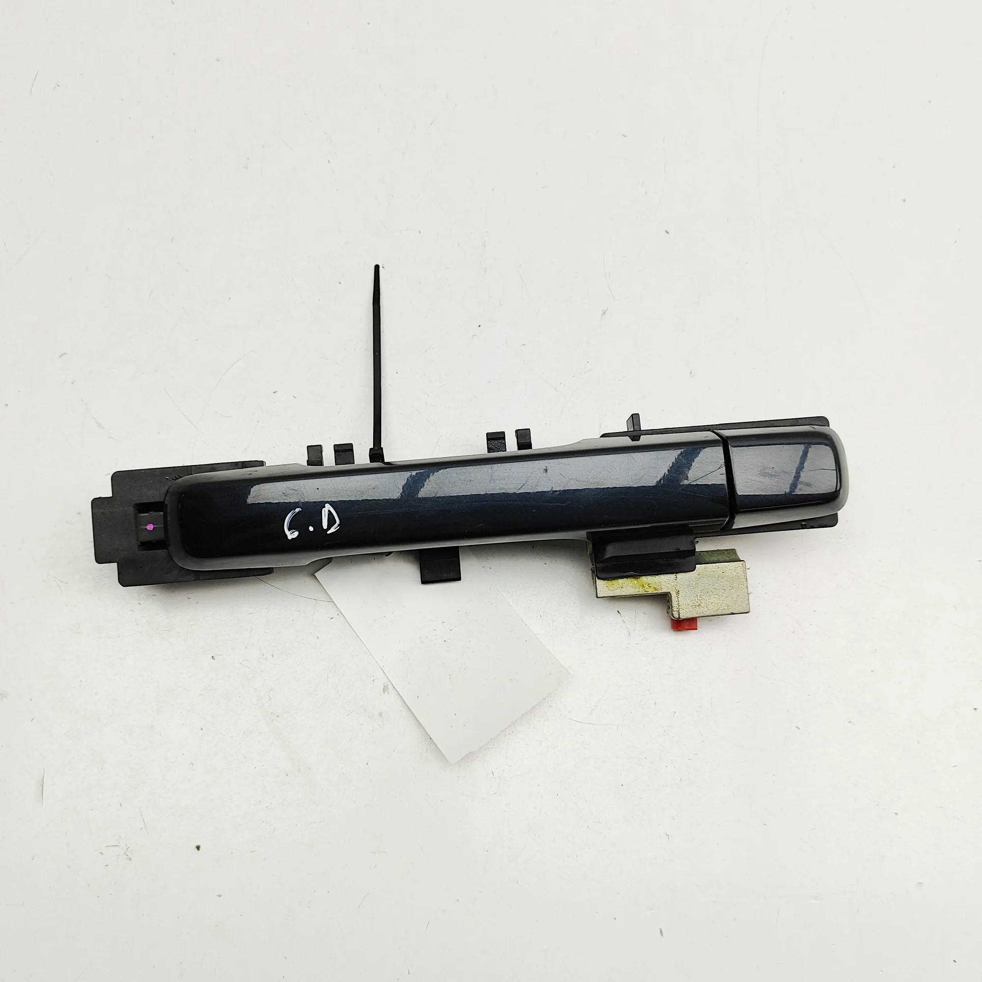 Isuzu D-Max Exterior door handle — rear right Exterior door handle — rear right — ISUZU D-MAX...