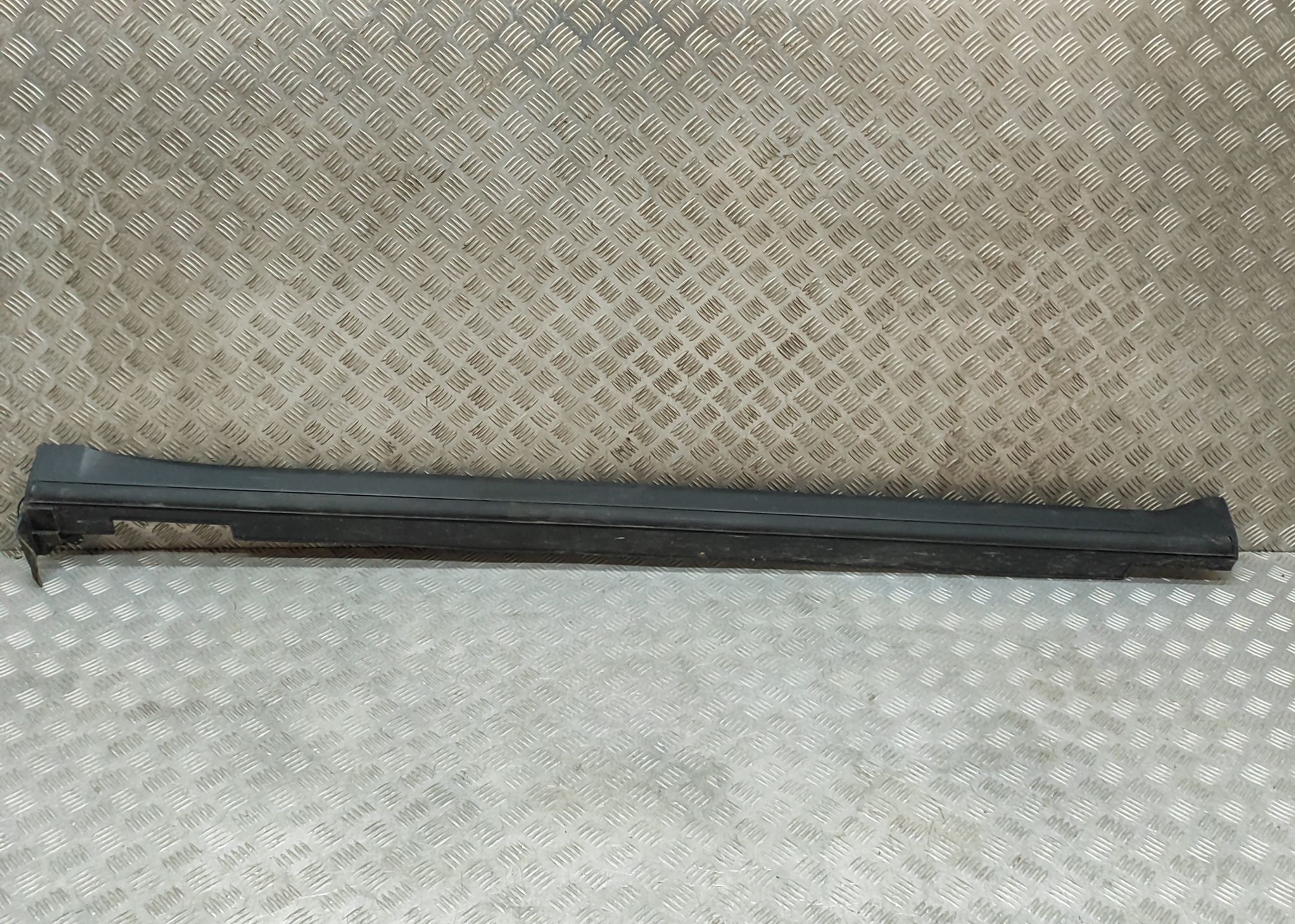Kia Sorento Right Side Plastic Sideskirt Cover Right Side Plastic Sideskirt Cover — KIA SORENT...