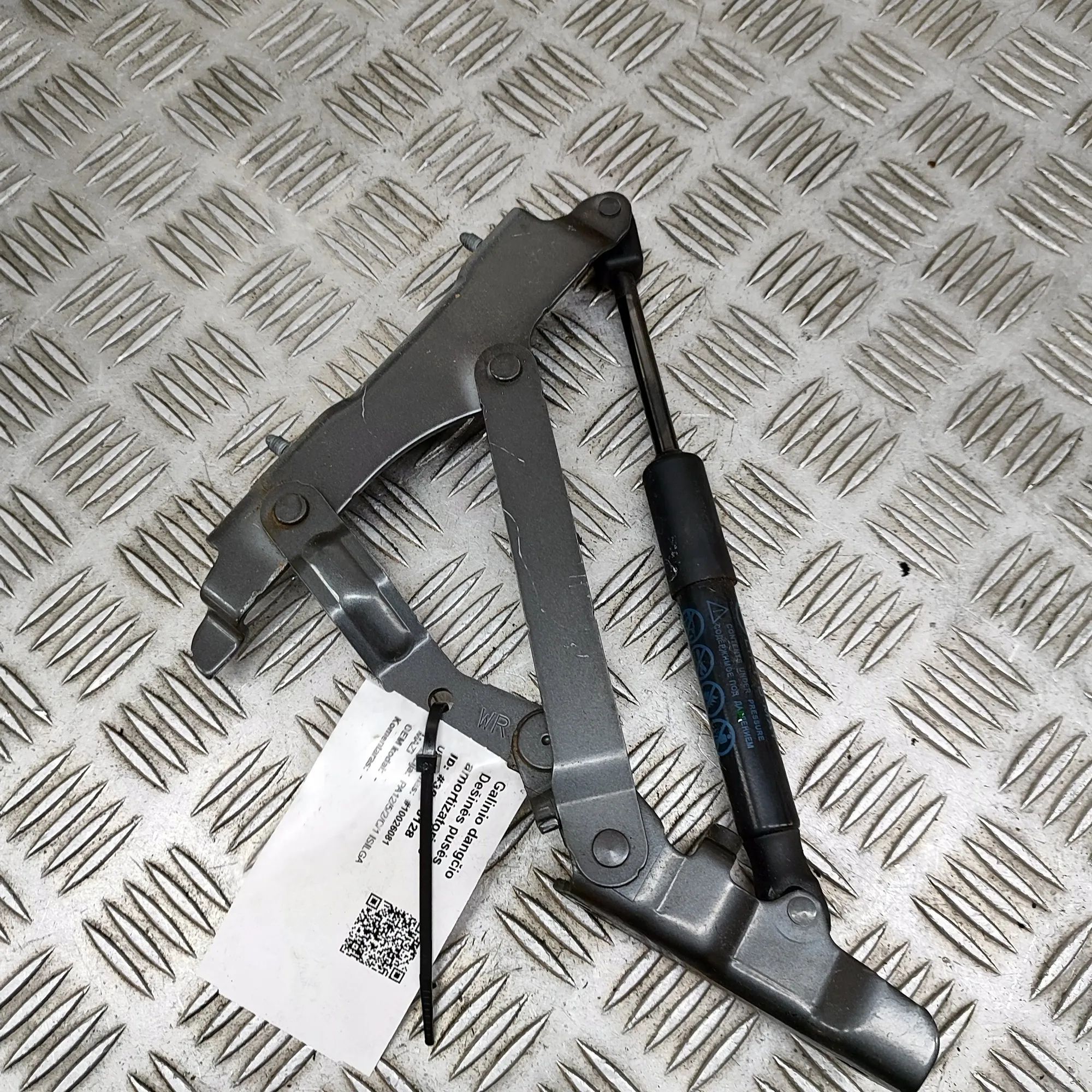 Mazda MX-5 Right Side Tailgate Gas Strut Right Side Tailgate Gas Strut — MAZDA MX-5 (IV ...