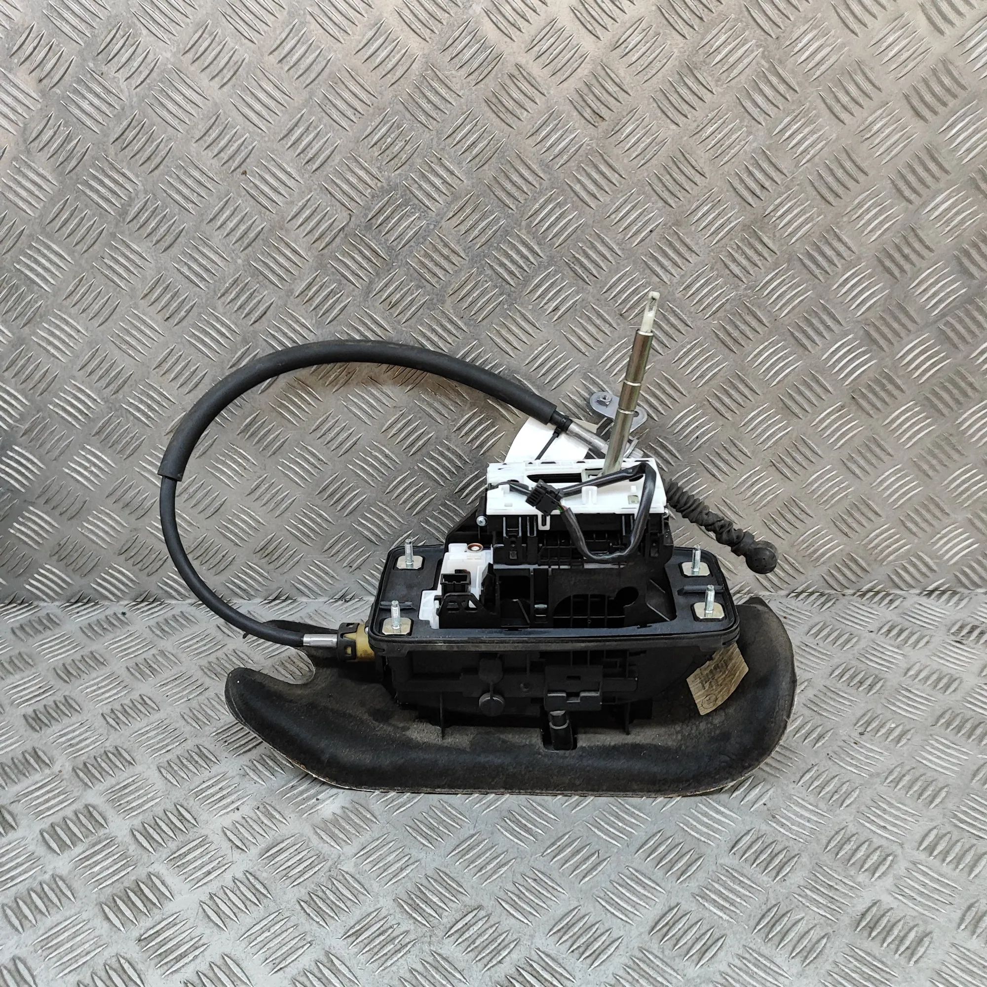 Audi Q5 (8R) Gear Shifting Mechanism Gear Shifting Mechanism — AUDI Q5 (8R) (2008-20...