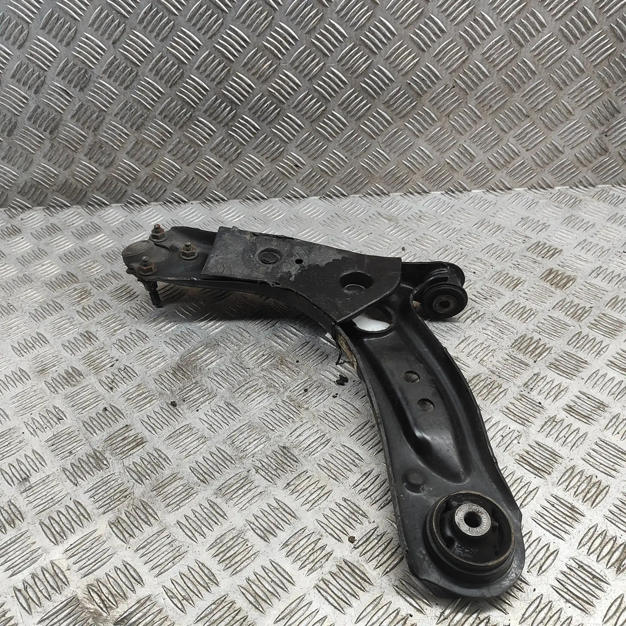 Volkswagen T-Roc Front Right Lower Control Arm Front Right Lower Control Arm — VW T-ROC (A11) ...