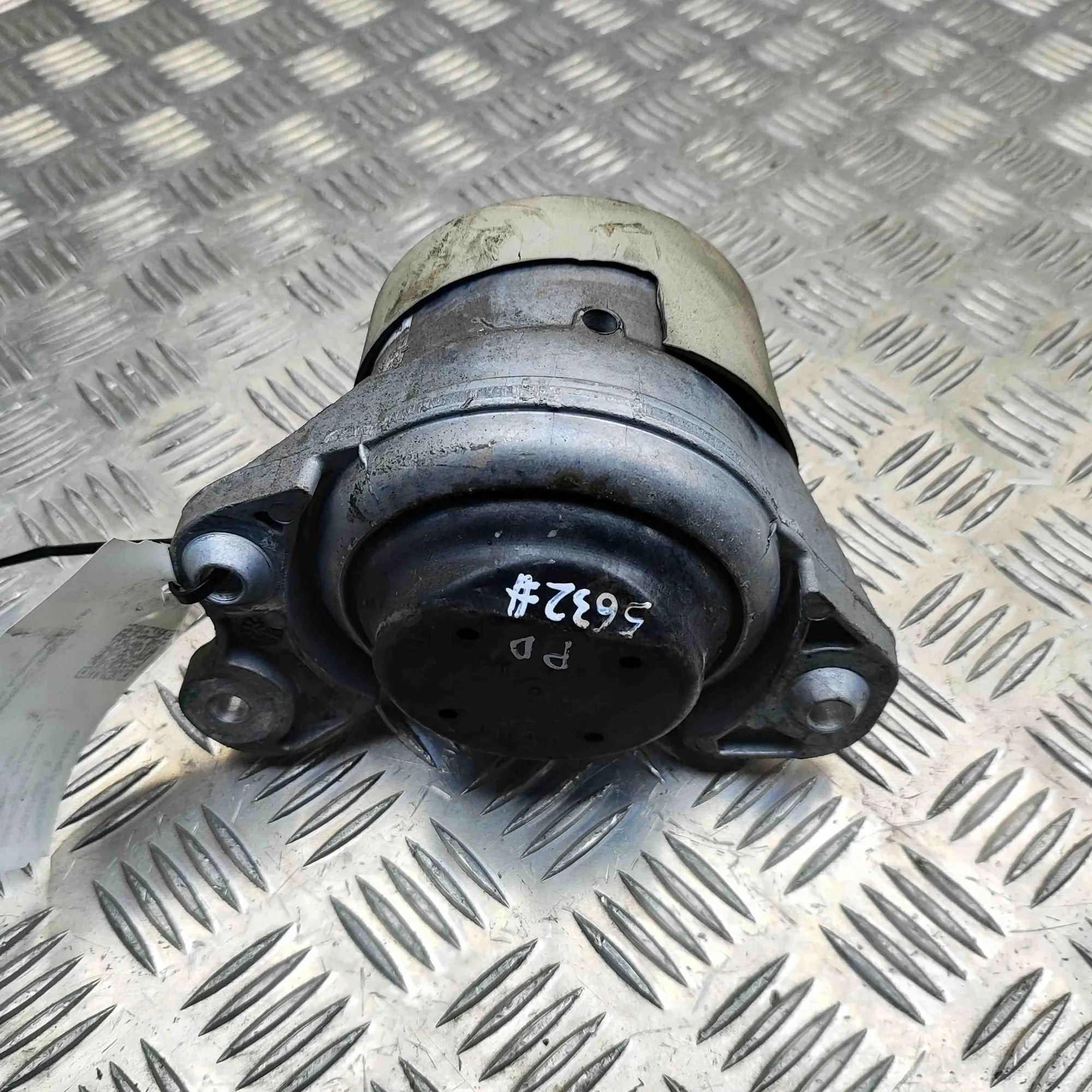 Mercedes-Benz GLC (X253) Right Side Engine Mount Right Side Engine Mount — MERCEDES BENZ GLC (X2...