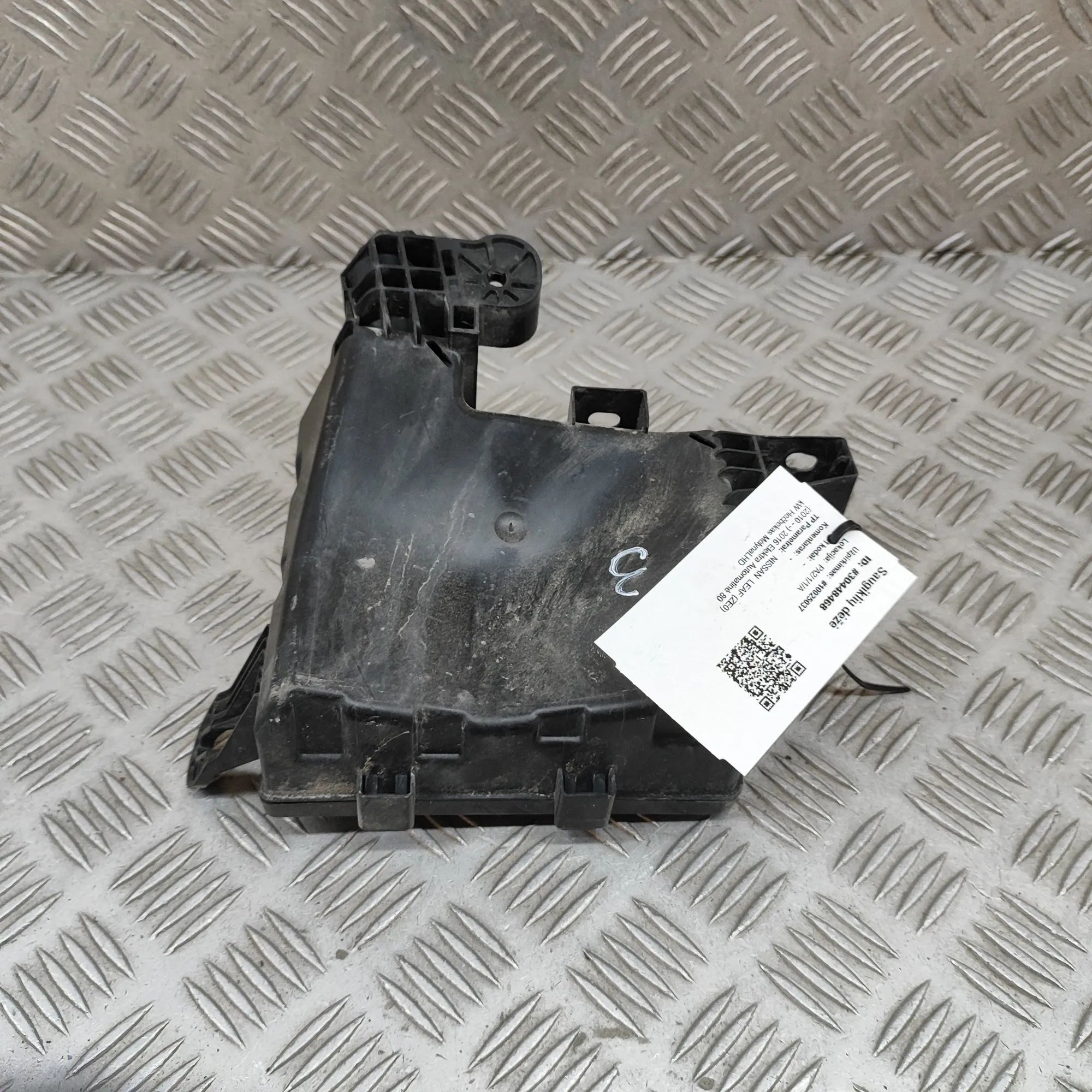 Nissan Leaf Fuse box Fuse box — NISSAN LEAF (ZE0) (2010-...) — 284B7...