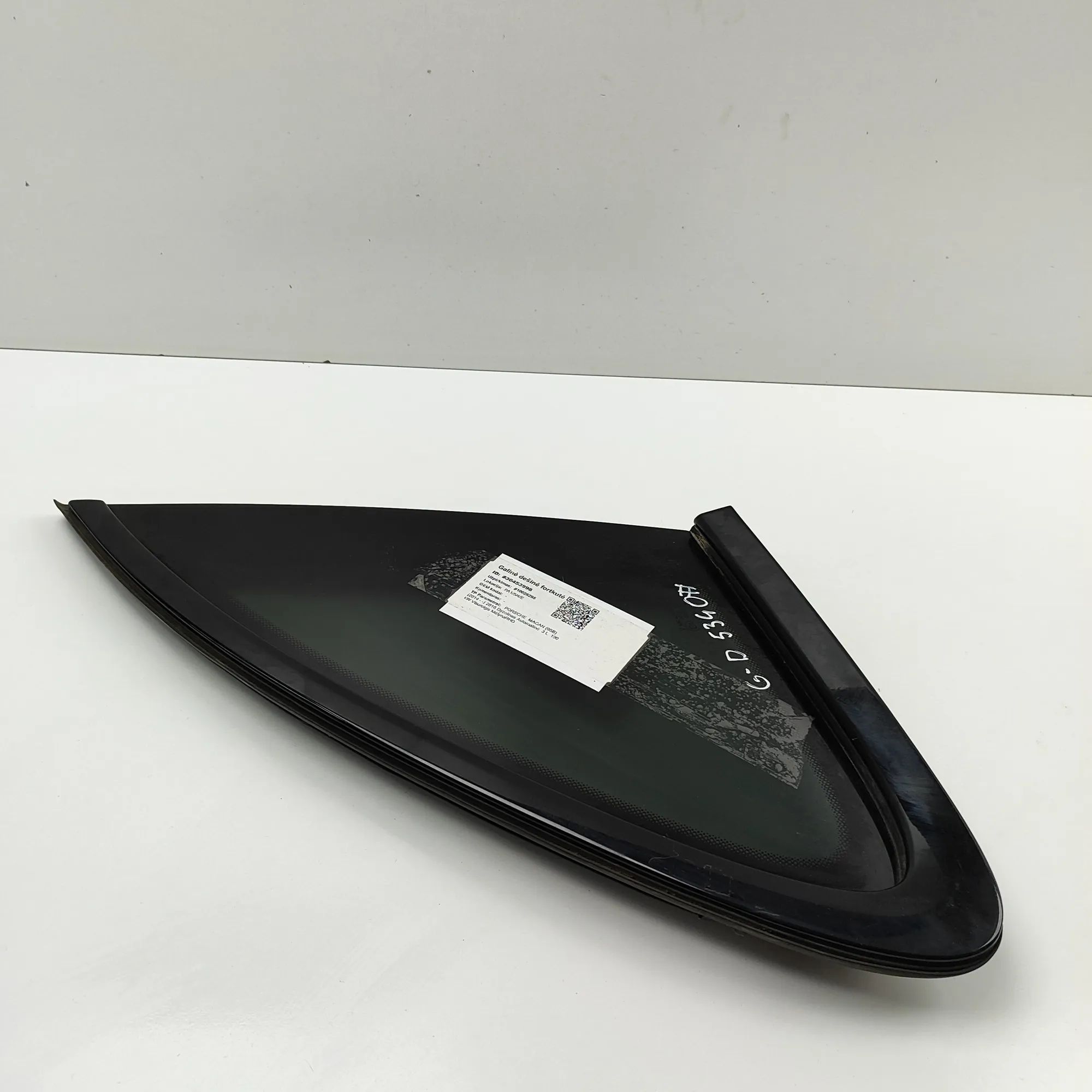 Porsche Macan Rear Right Quarter Window Rear Right Quarter Window — PORSCHE MACAN (95B)...
