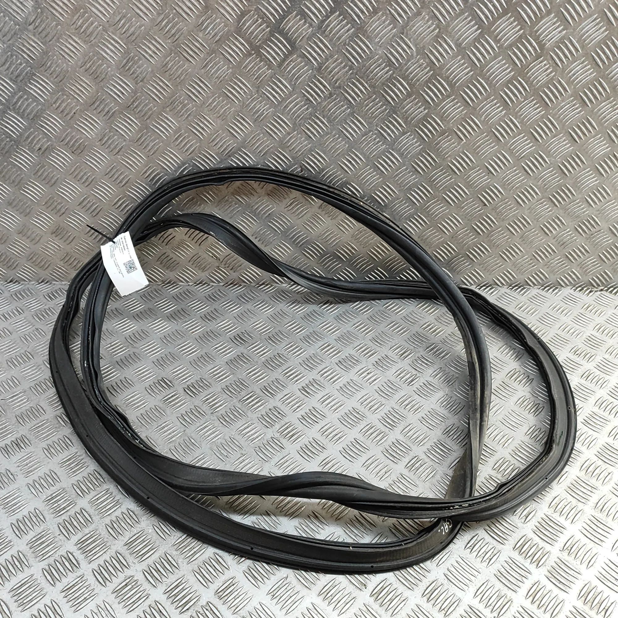 Maserati Levante Tailgate rubber seal Tailgate rubber seal — MASERATI LEVANTE (SUV M1...