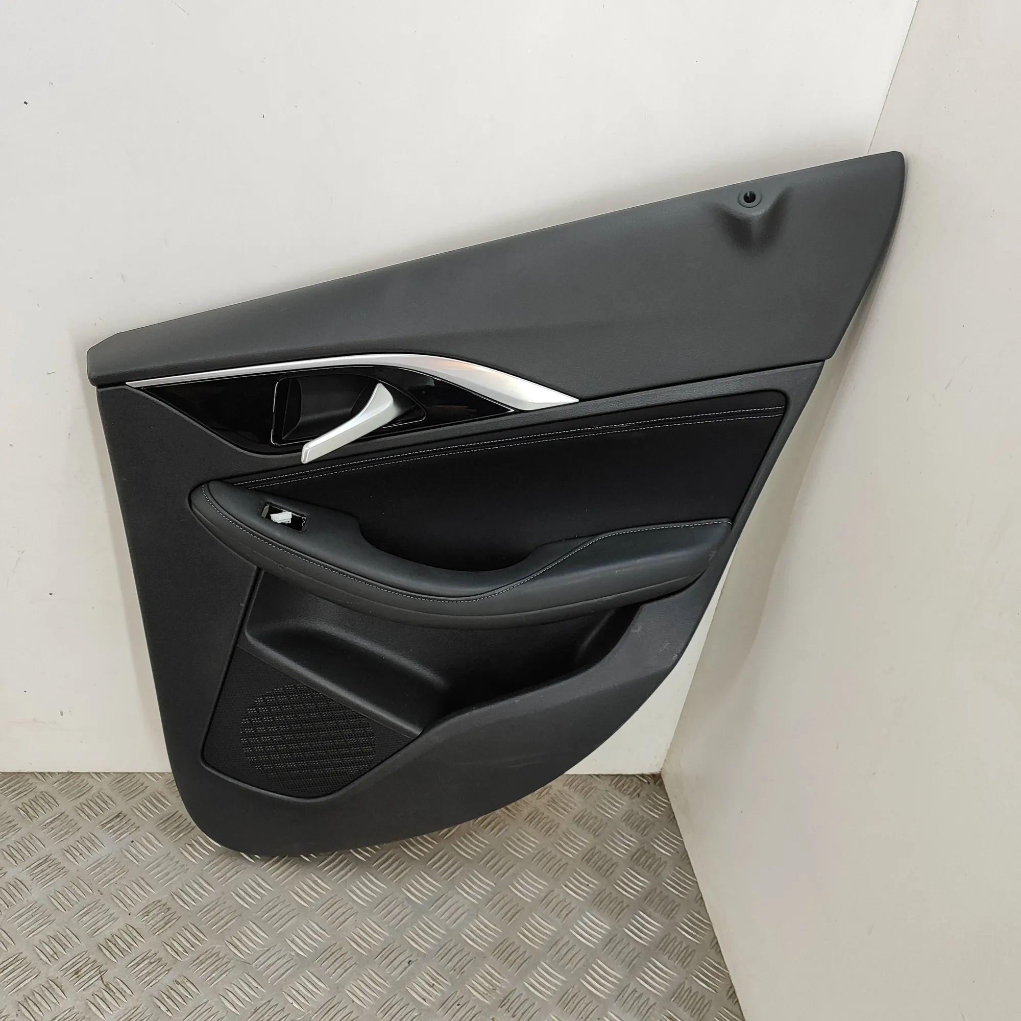 Infiniti Q30 Rear Right Door Panel Rear Right Door Panel — INFINITI Q30 (2015-...)...
