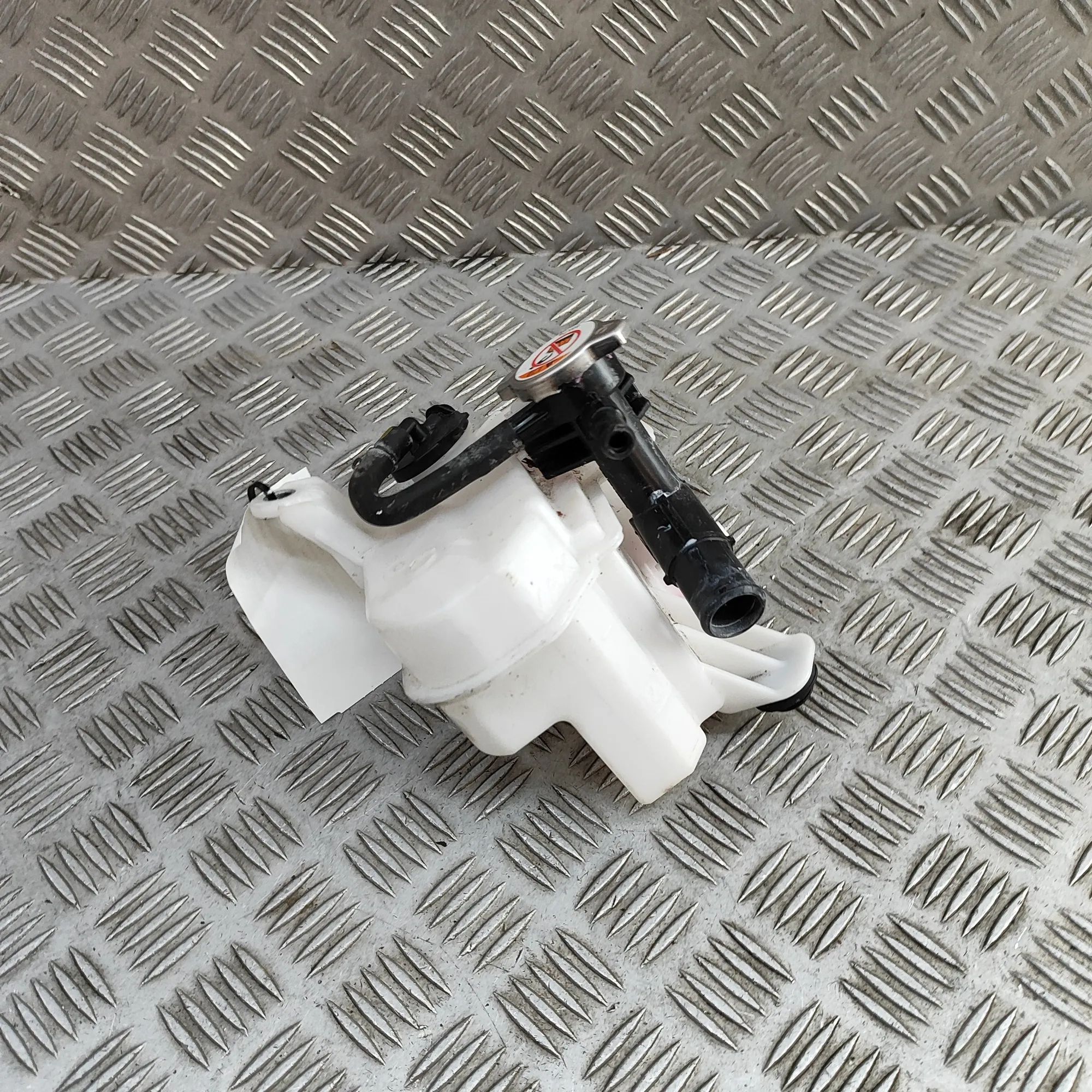 Toyota Prius Expansion Tank Expansion tank — TOYOTA PRIUS (_W6_) (2023-...)...