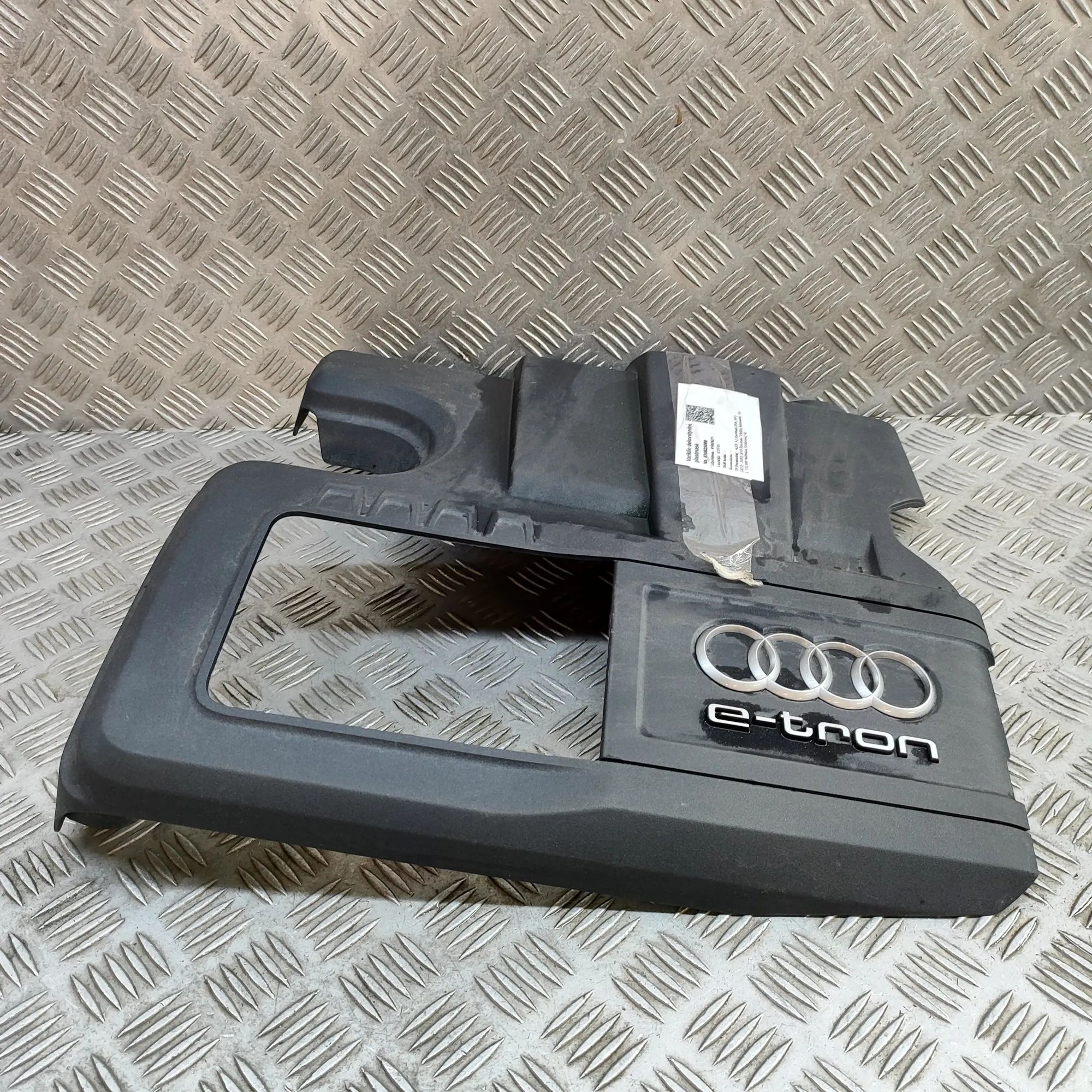 Audi A3 (8V) Engine cover Engine cover — AUDI A3 (Sportback 8VA, 8VF) (20...