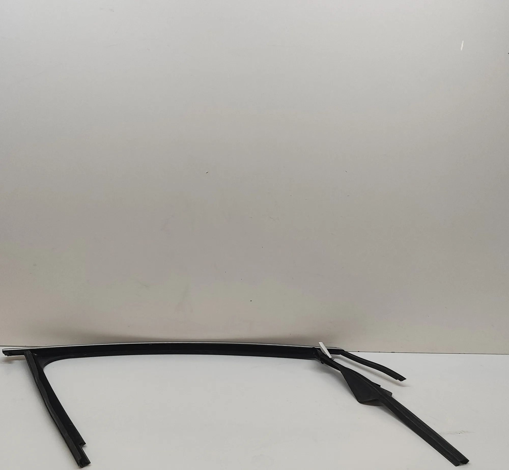 Volkswagen Sharan Upper door trim strip — front right Upper door trim strip — front right — VW SHARAN...
