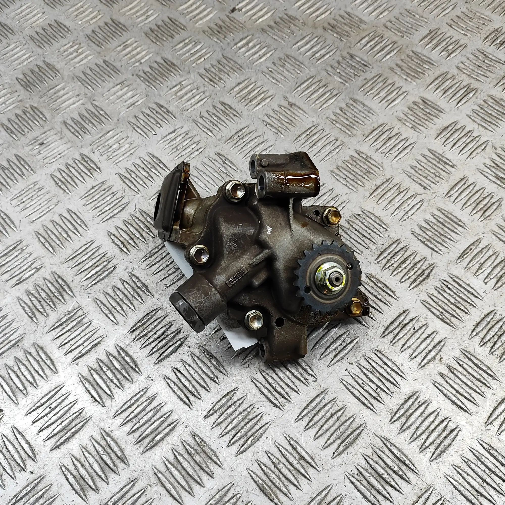 Toyota Prius+ Oil Pump Oil pump — TOYOTA PRIUS (PLUS _W4_) (2011-...) ...