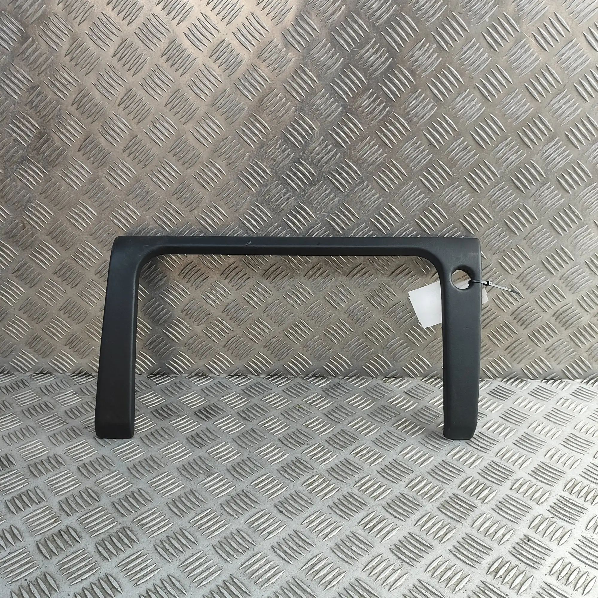 Lower dashboard trim Brand/Model: ASTON MARTIN VANTAGE
Year: 2006
En...