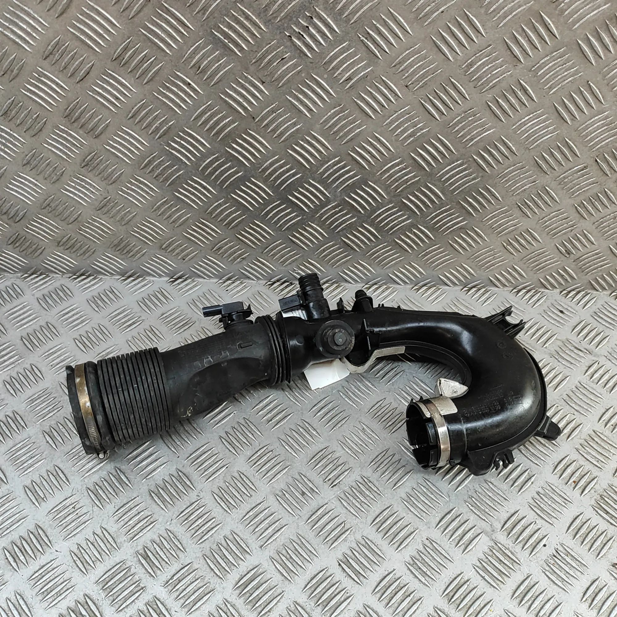 Infiniti Q30 Air Intake Tube Air Intake Tube — INFINITI Q30 (2015-...) — A27...