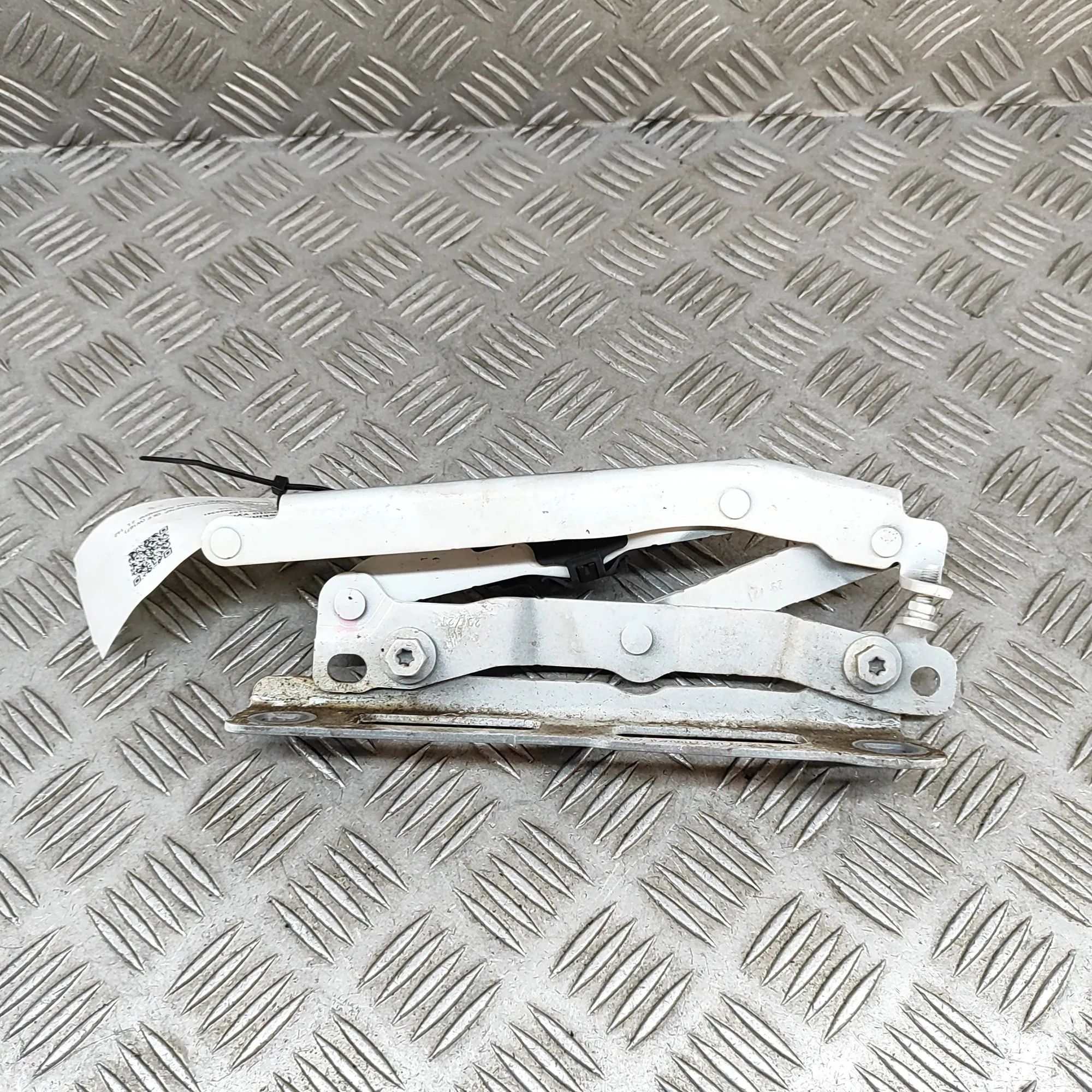 Mercedes-Benz GLE (W167) Bonnet hinge — front left Bonnet hinge — front left — MERCEDES BENZ GLE (...