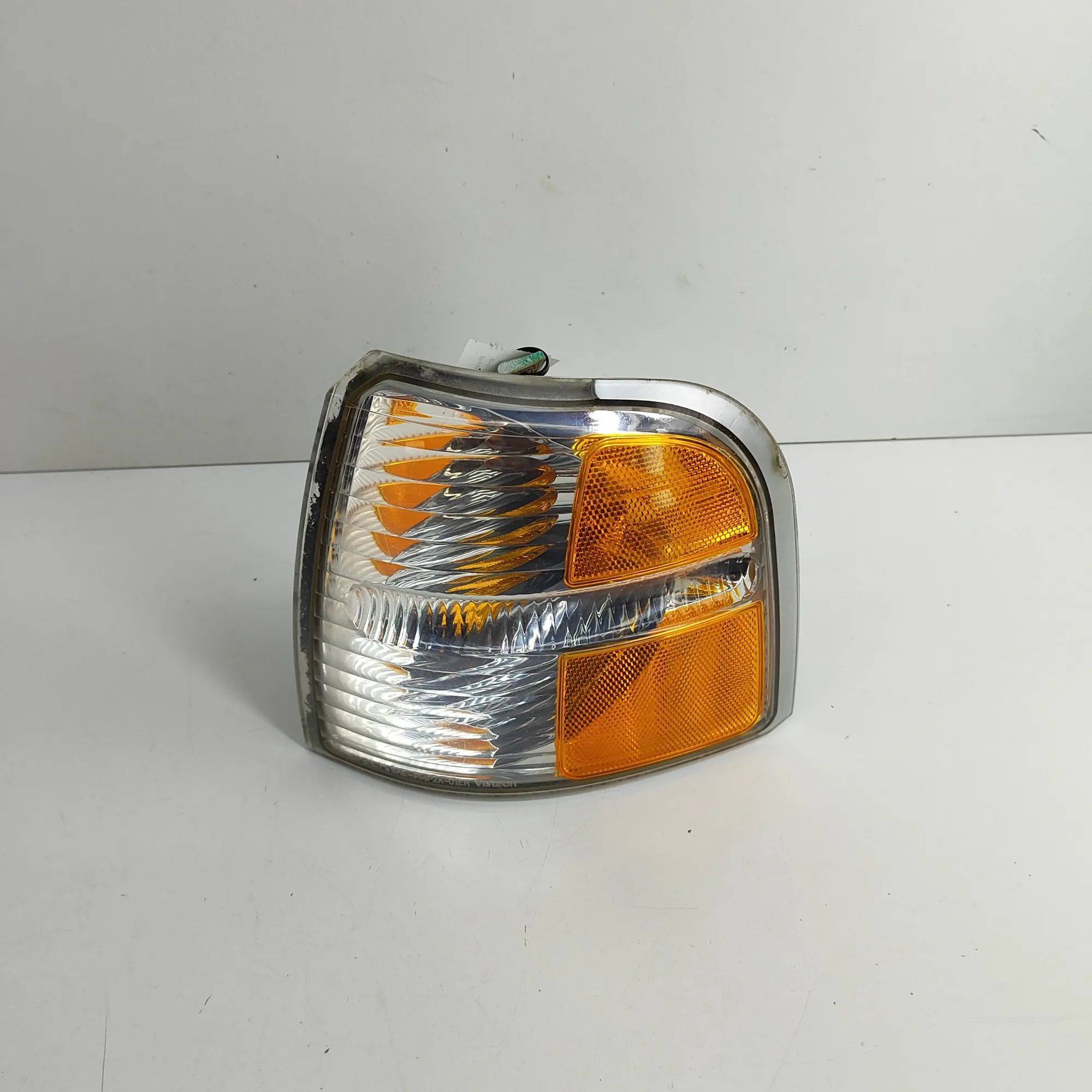 Indicator — front left Brand/Model: FORD USA EXPLORER
Year: 2001
Engin...