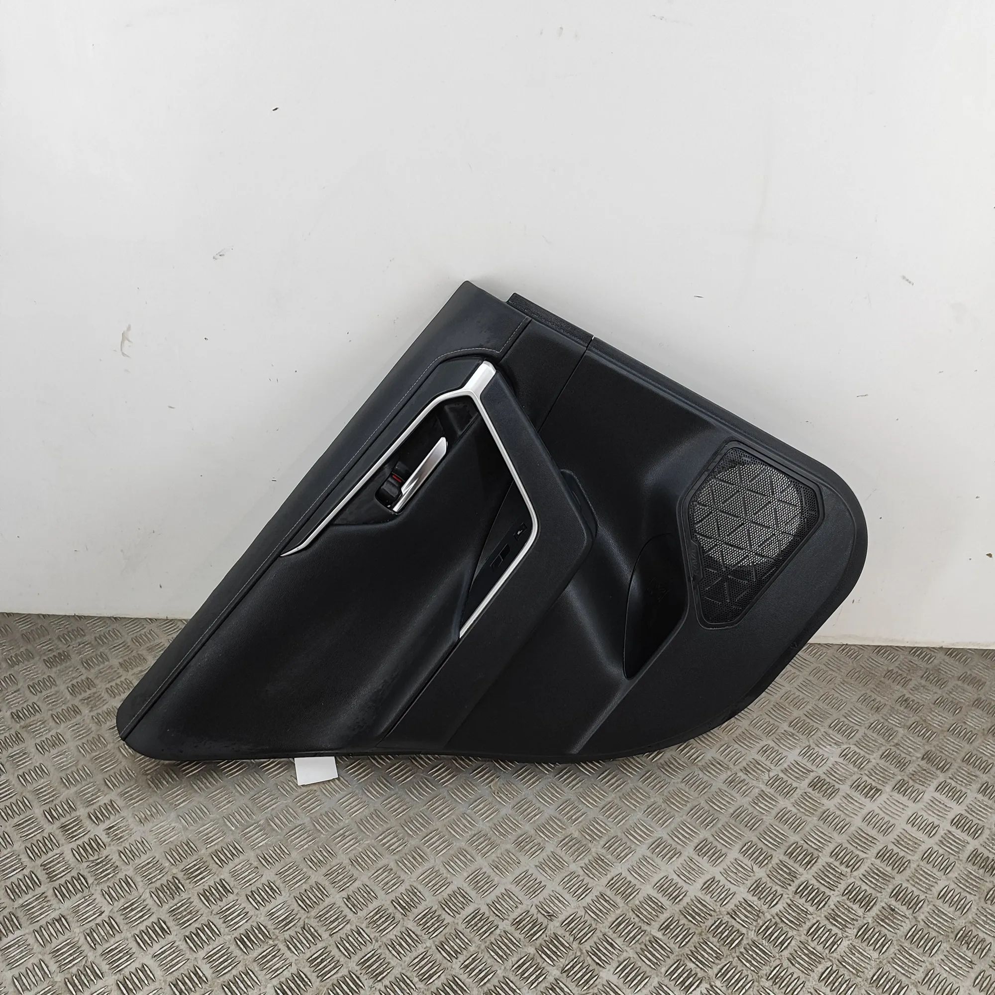 Toyota RAV4 (XA40) Rear Left Door Panel Rear Left Door Panel — TOYOTA RAV (4 V XA50) (2...