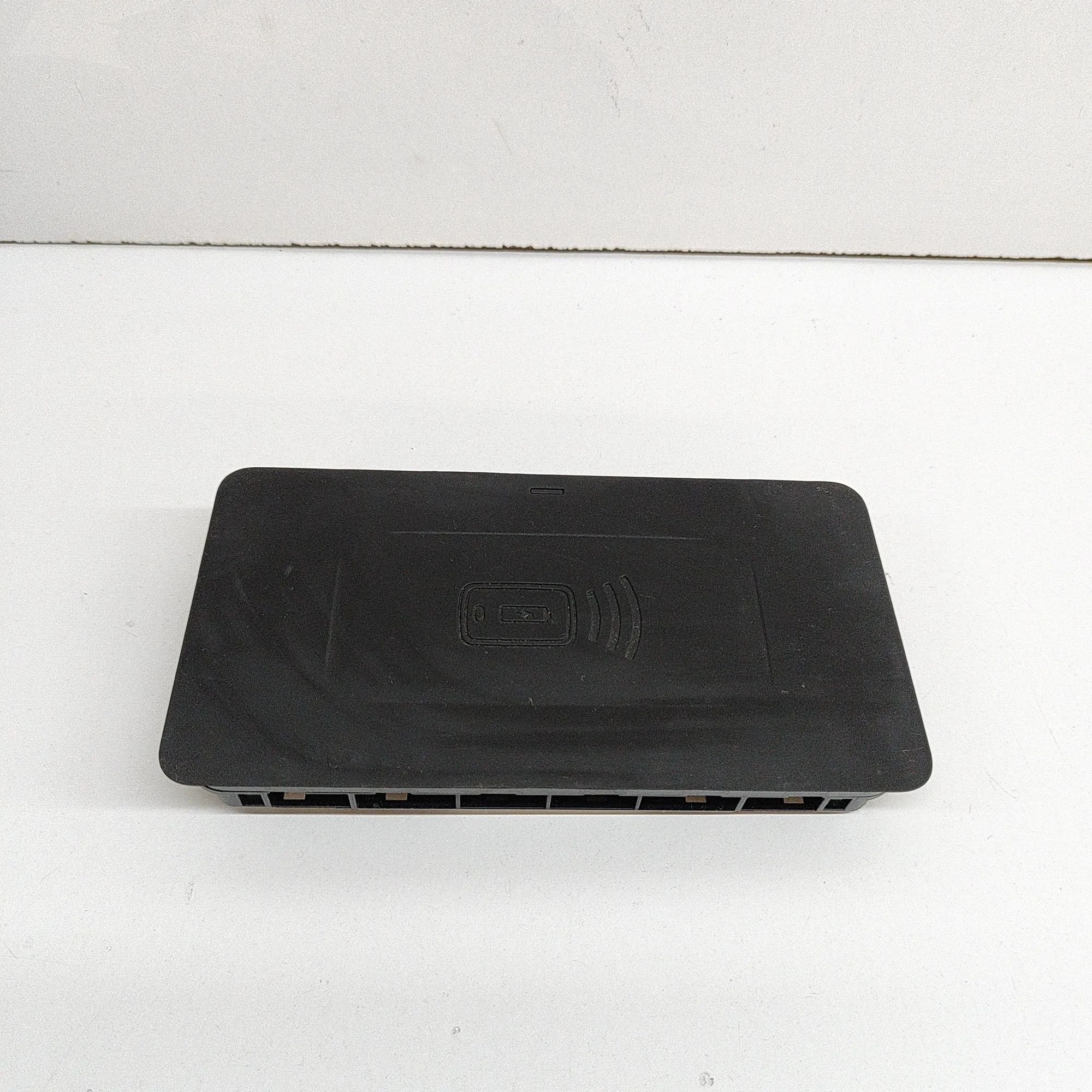 BMW X5 (G05) Wireless charging pad Wireless charging pad — BMW X5 (G05) (2018-...)...