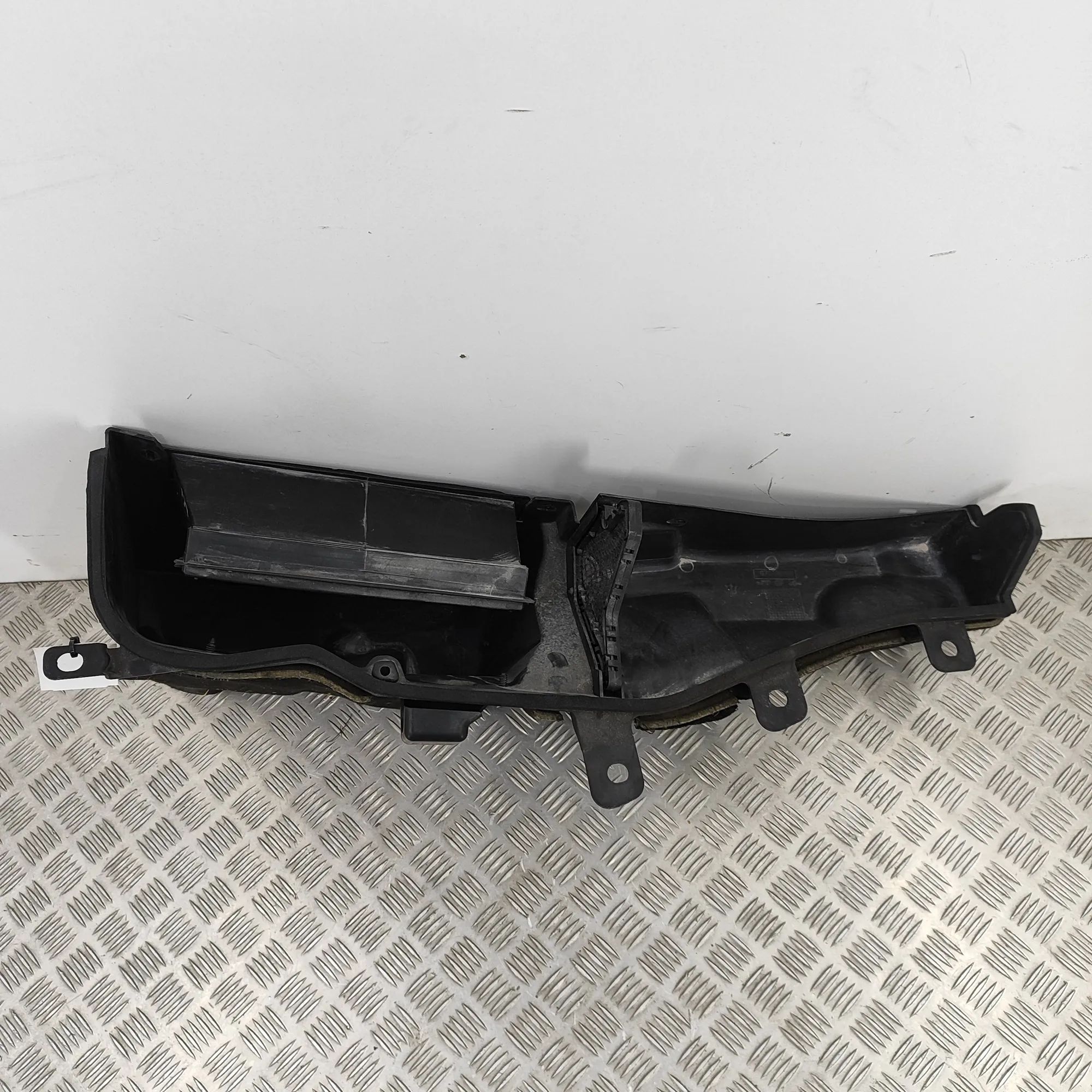 Maserati Ghibli Air filter box  Air Filter Box — MASERATI GHIBLI (M157) (2013-....