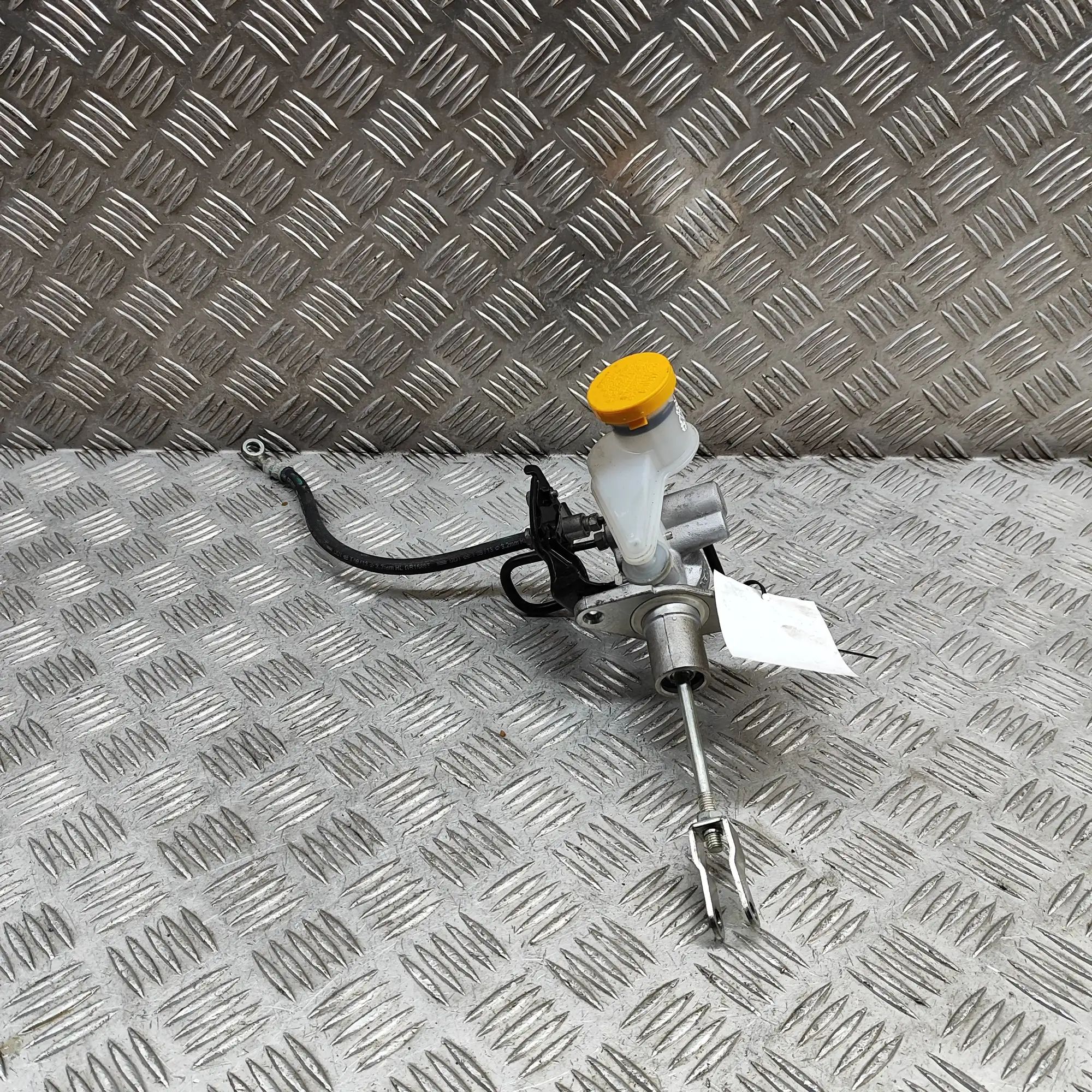 Toyota GT86 Brake Cylinder Brake Cylinder — TOYOTA GT (86 Coupe ZN6_) (201...