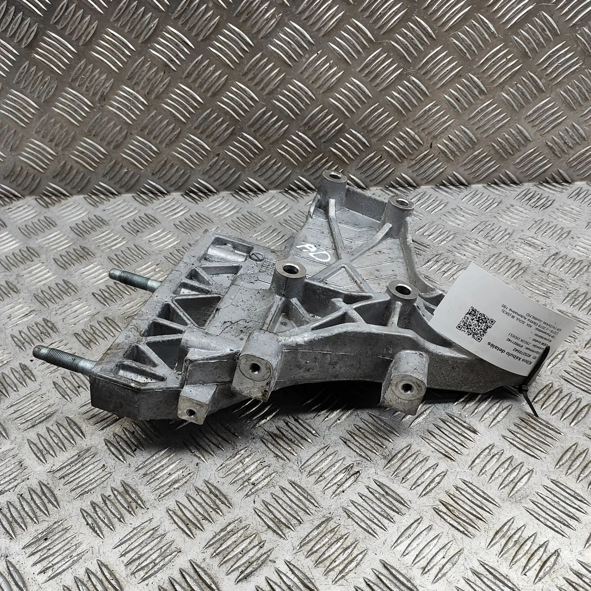 Kia Soul Right Side Engine Bracket Right Side Engine Bracket — KIA SOUL (III SK3) ...