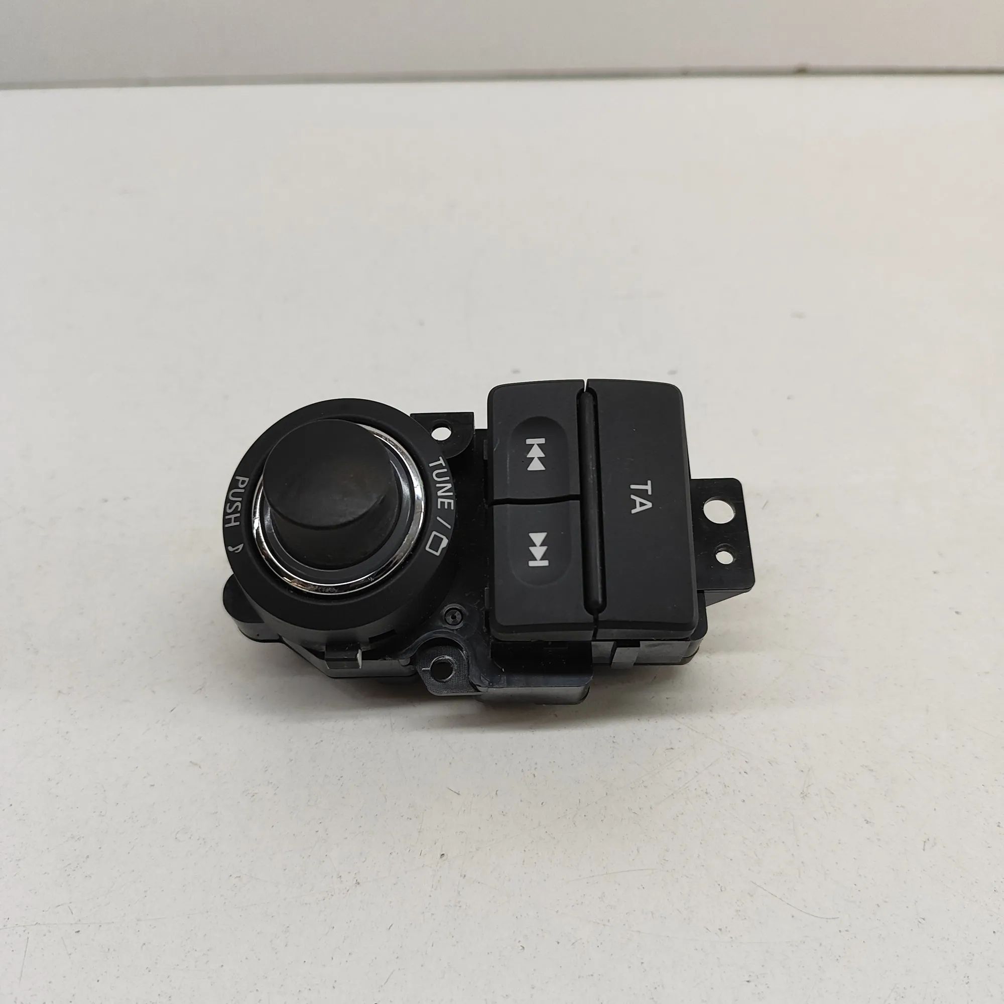 Nissan Pick Up / Navara / NP300 (D22) Audio player buttons Audio player buttons — NISSAN NP300 (NAVARA D40...