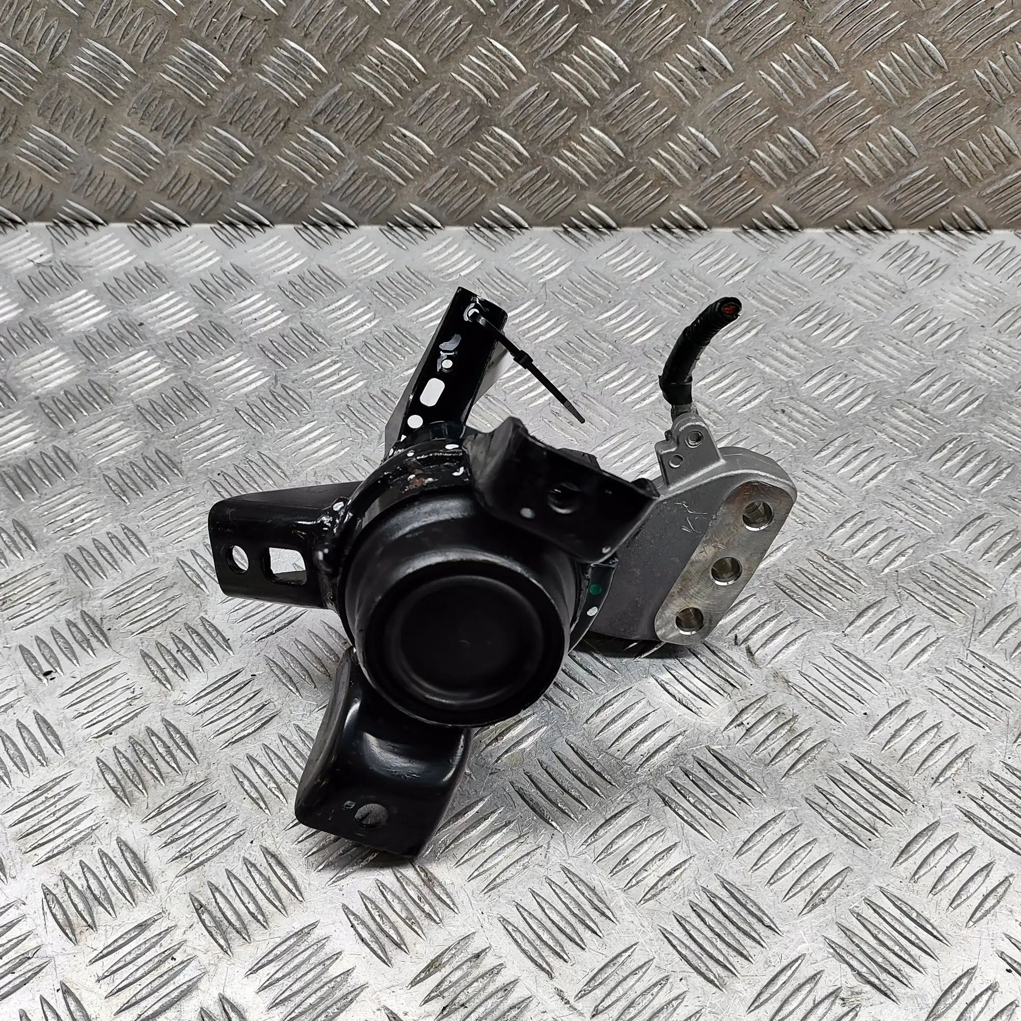 Suzuki Vitara Right Side Engine Mount Right Side Engine Mount — SUZUKI VITARA (LY) (2...