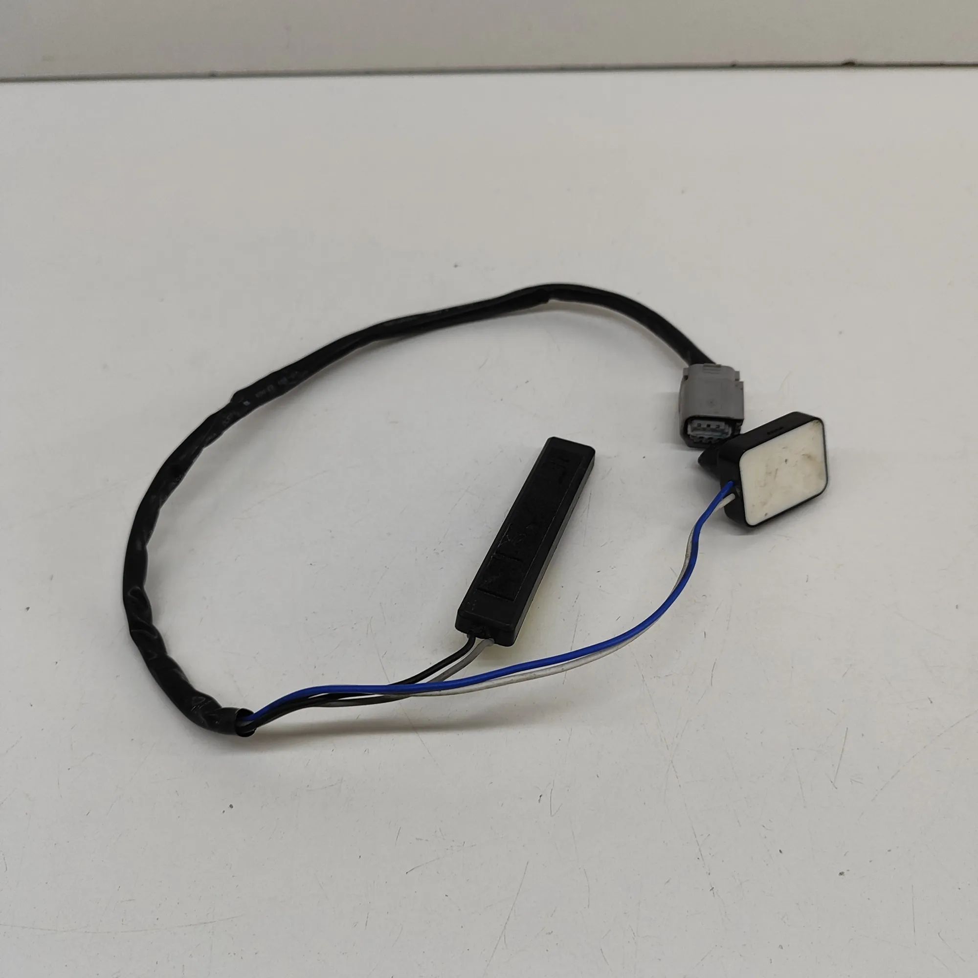 Hyundai Kona Keyless entry antenna Keyless entry antenna — HYUNDAI KONA (SX2) (202...