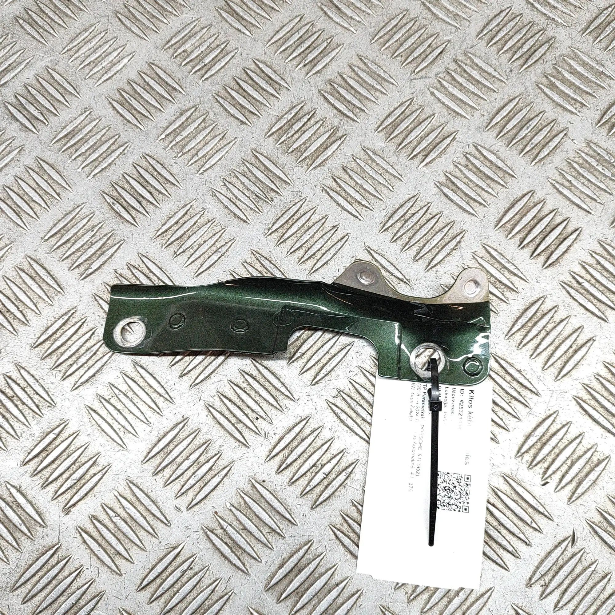 Porsche 911 (992) Fender bracket — front left Fender bracket — front left — PORSCHE 911 (992)...