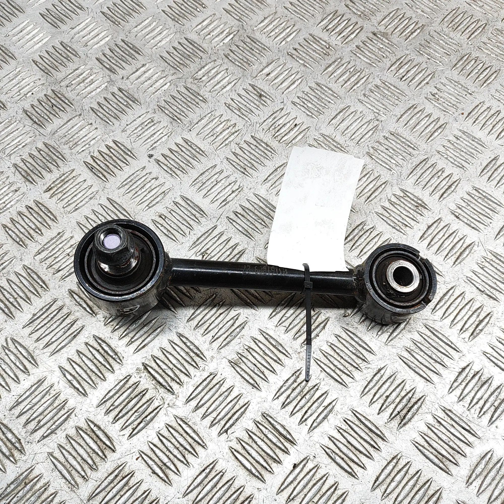 Toyota Sienna Control arm — rear right Control arm — rear right — TOYOTA SIENNA (_L4_)...