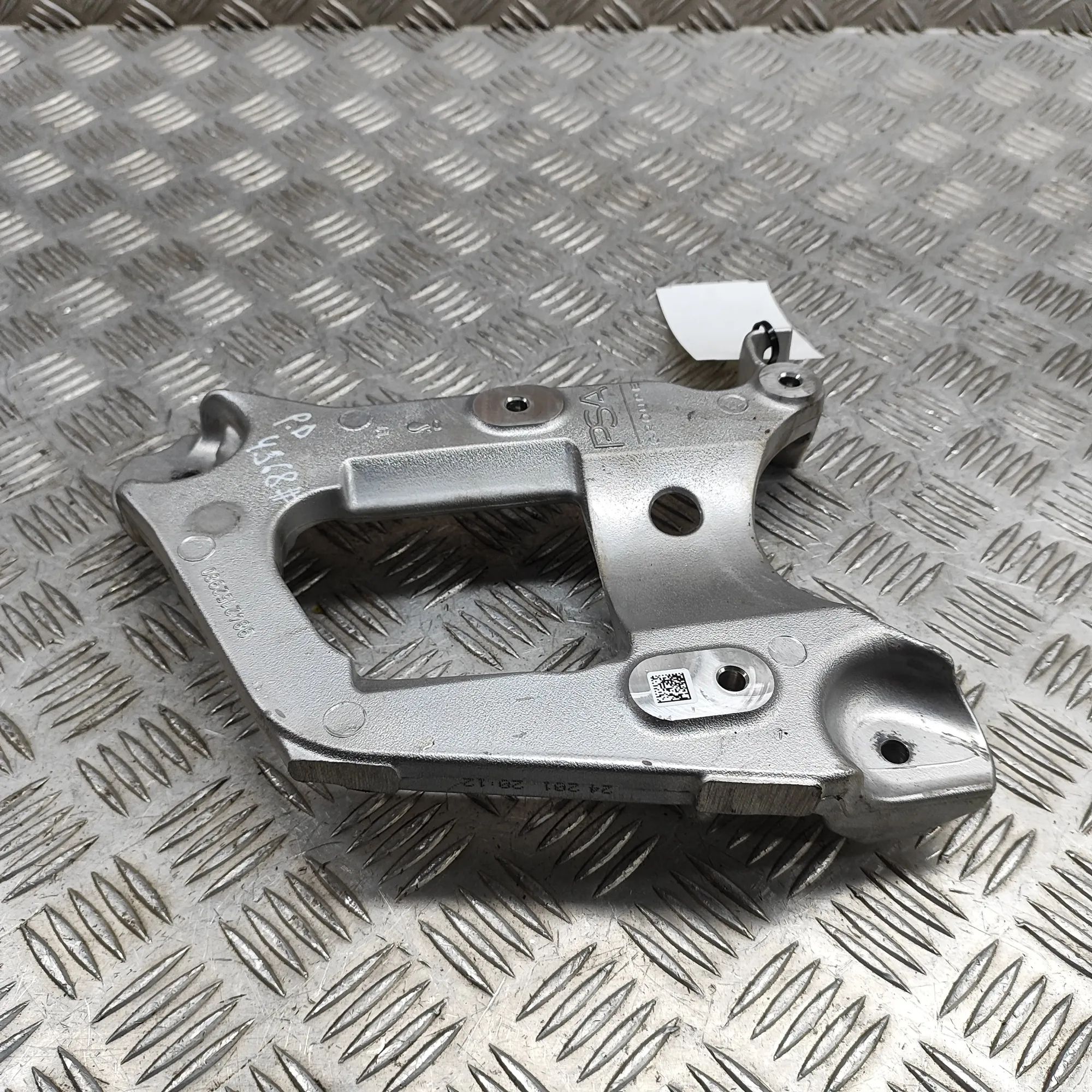 Peugeot 3008 Air Conditioner Compressor Bracket Air Conditioner Compressor Bracket — PEUGEOT 30...