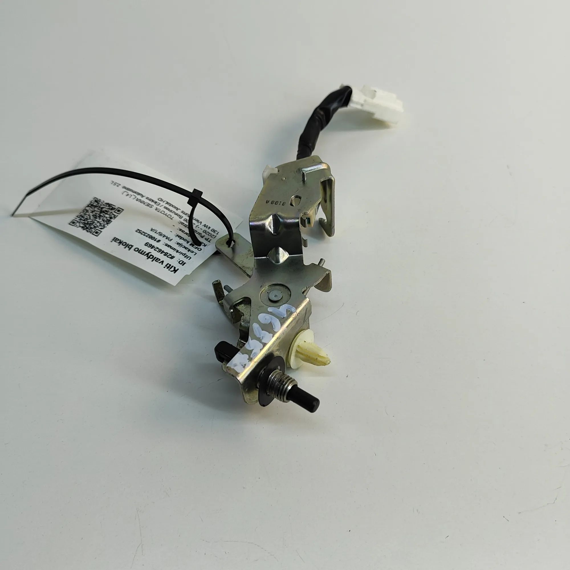 Toyota Sienna Rear seat backrest lock Rear seat backrest lock — TOYOTA SIENNA (_L4_) ...