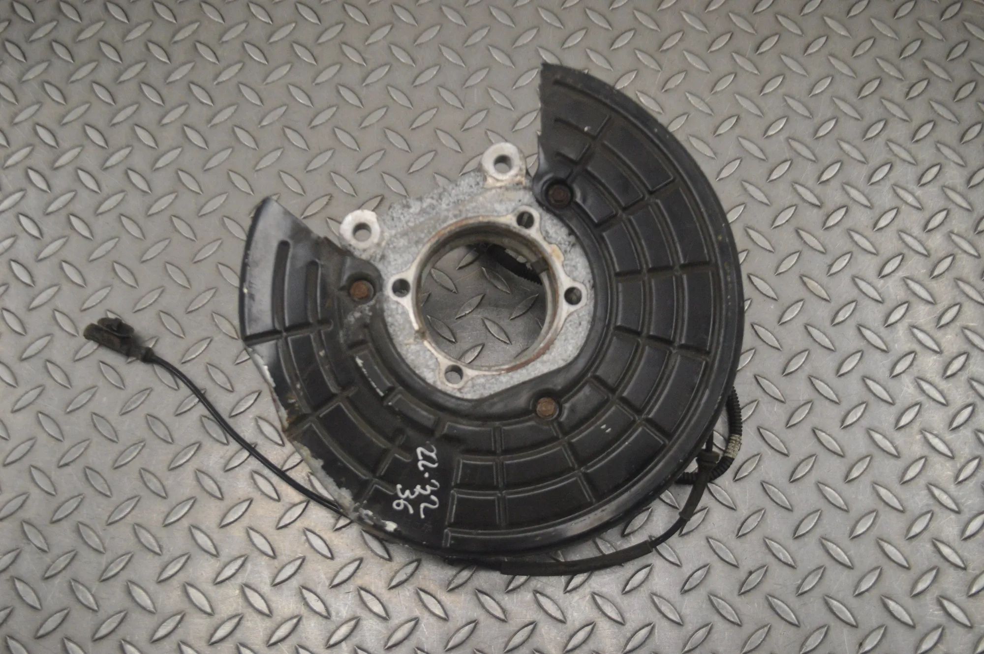 Maserati Levante Rear Right Wheel Hub Rear Right Wheel Hub — MASERATI LEVANTE (SUV M1...