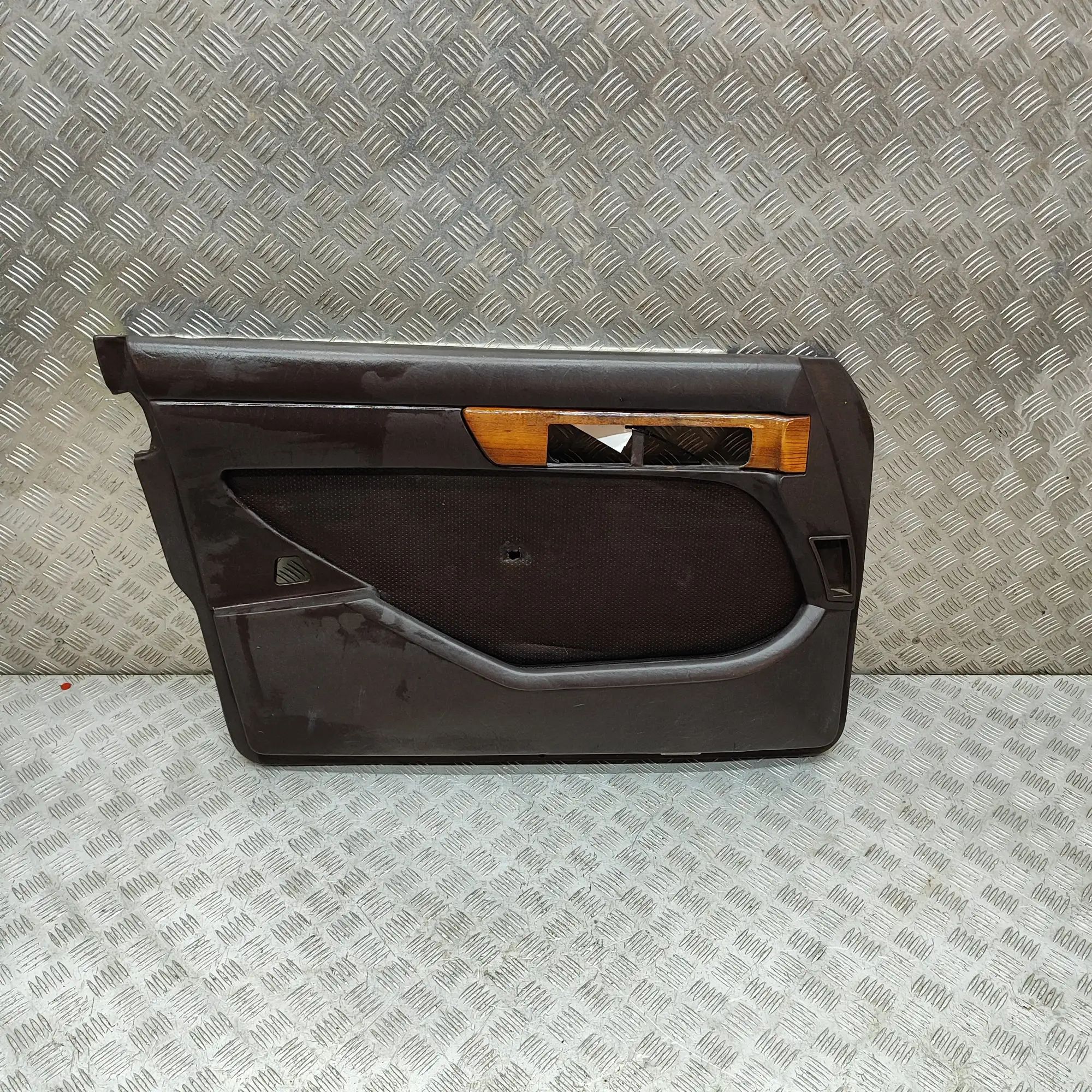Mercedes-Benz 200 - 300 (W123) Front Left Door Panel Front Left Door Panel — MERCEDES BENZ S-CLASS (...