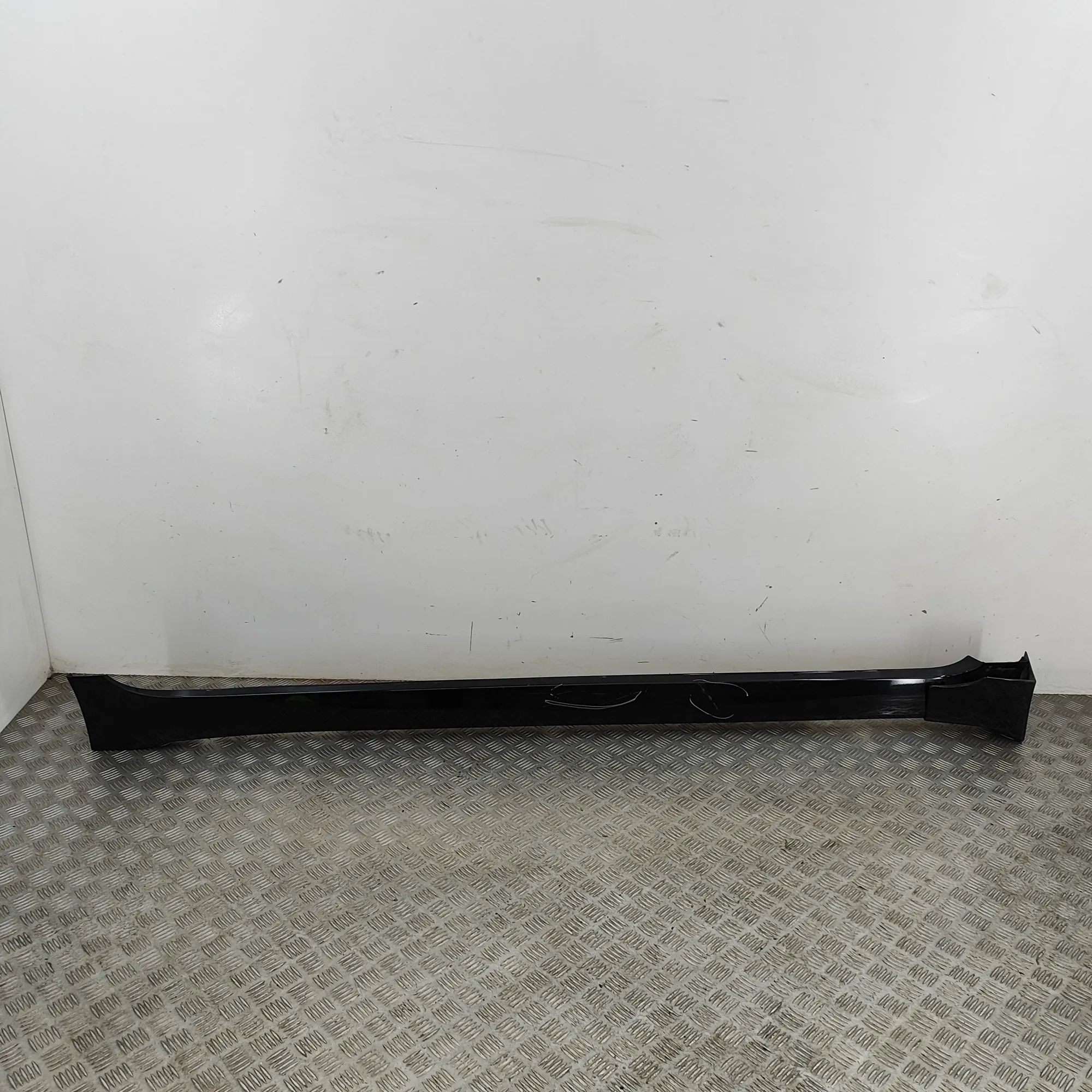 Nissan Leaf Right Side Plastic Sideskirt Cover Right Side Plastic Sideskirt Cover — NISSAN LEA...