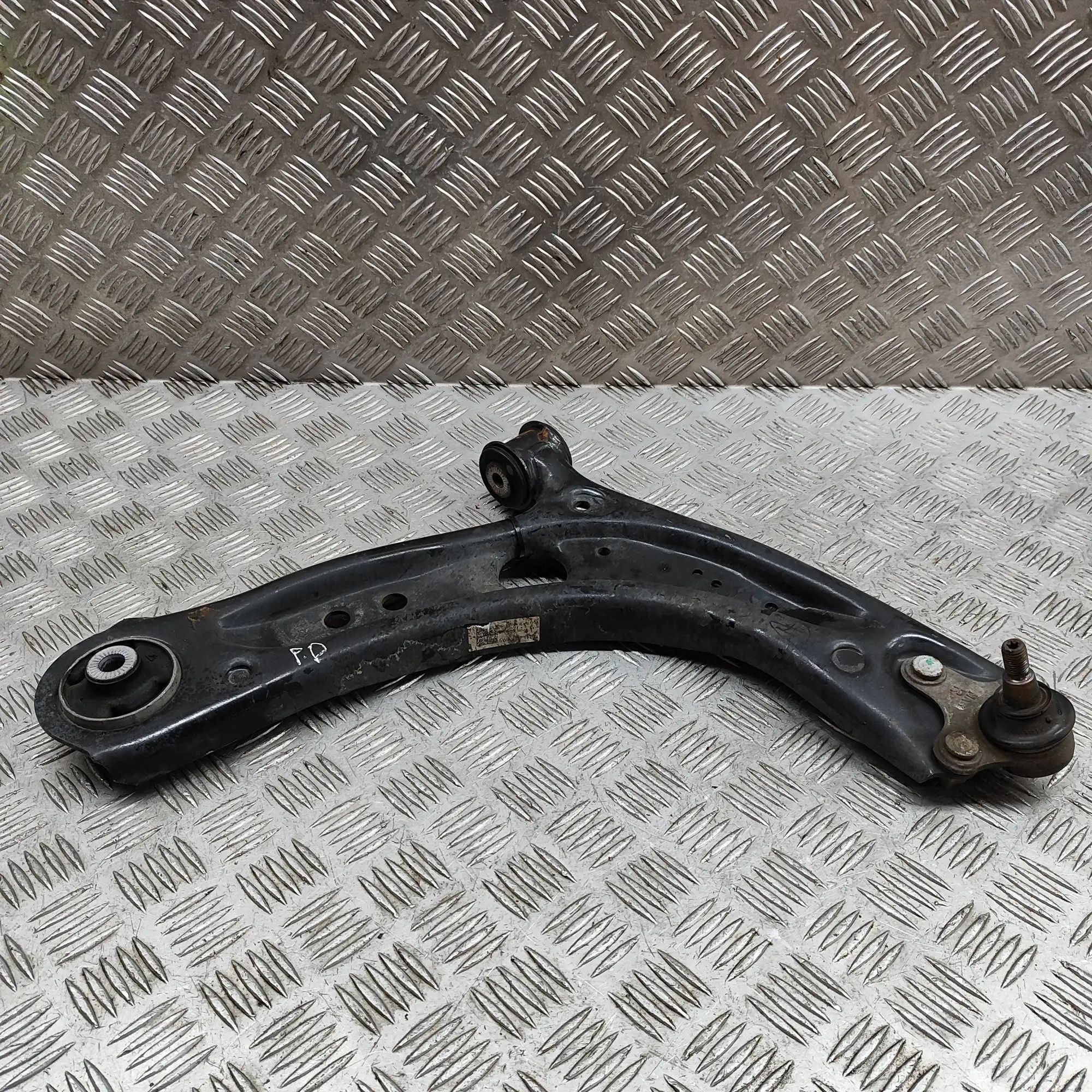 Volkswagen T-Roc Front Right Lower Control Arm Front Right Lower Control Arm — VW T-ROC (A11) ...