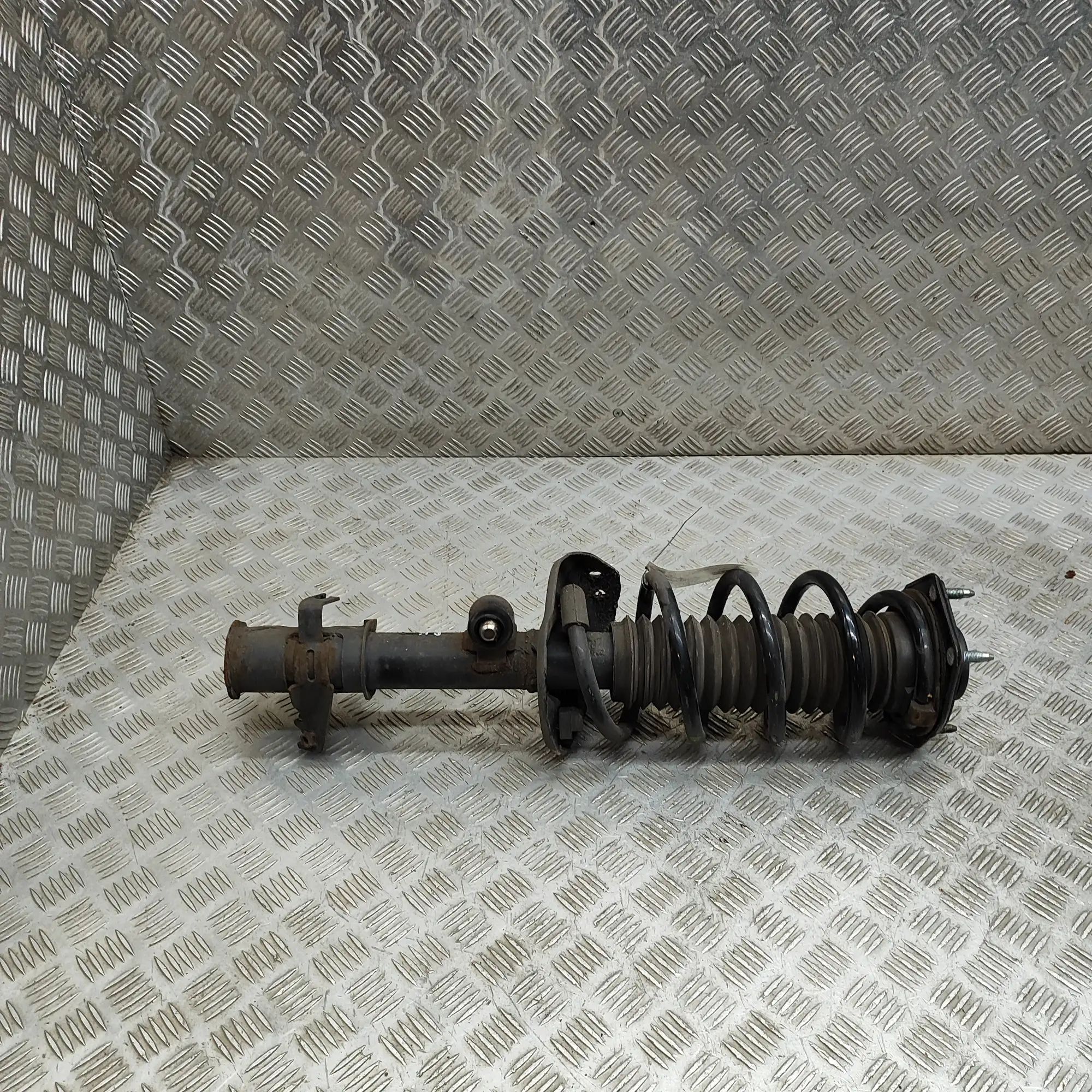 Honda CR-V Shock absorber — front left Shock absorber — front left — HONDA CR-V (IV RM...