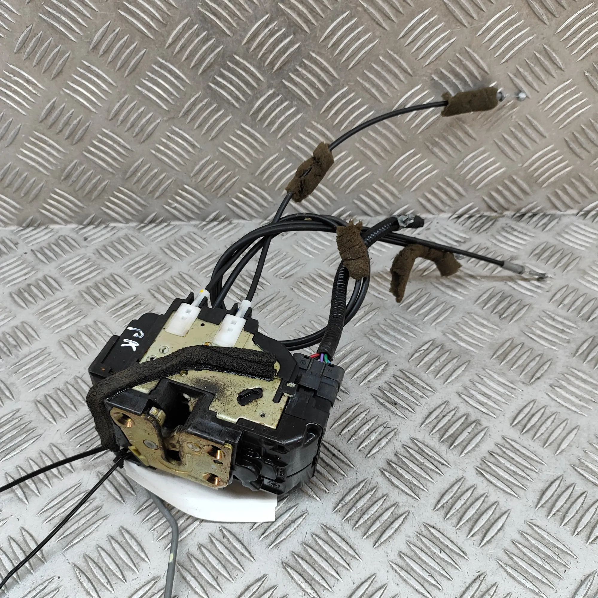 Nissan Titan Door lock — front left Door lock — front left — NISSAN TITAN (2003-......