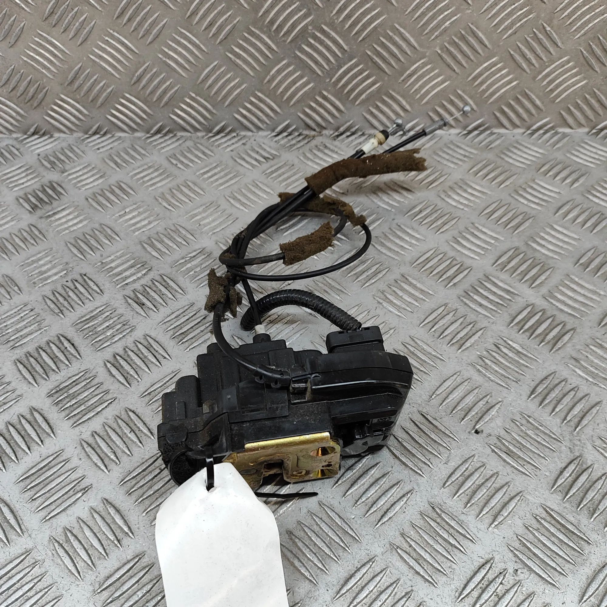 Nissan Titan Door lock — front right Door lock — front right — NISSAN TITAN (2003-.....