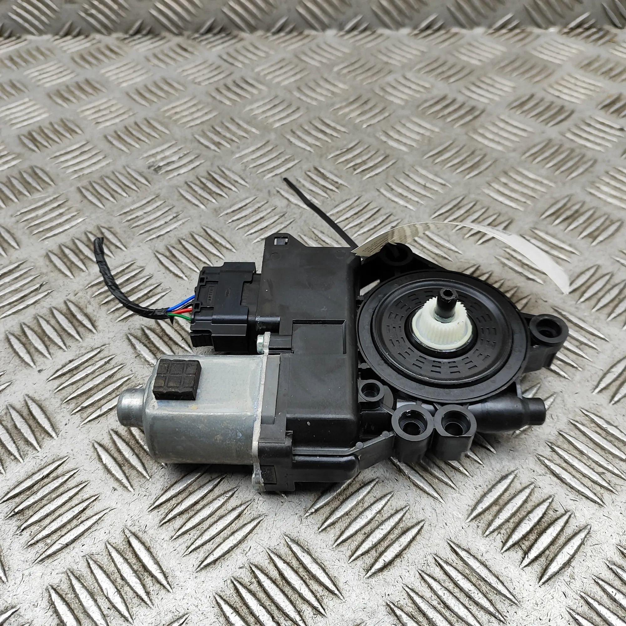 Kia Sorento Door window regulator motor — front left Door window regulator motor — front left — KIA ...