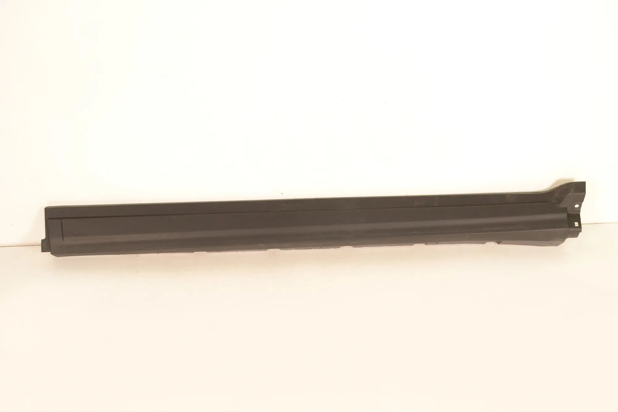 Maserati Levante Left Side Plastic Sideskirt Cover Left Side Plastic Sideskirt Cover — MASERATI LE...