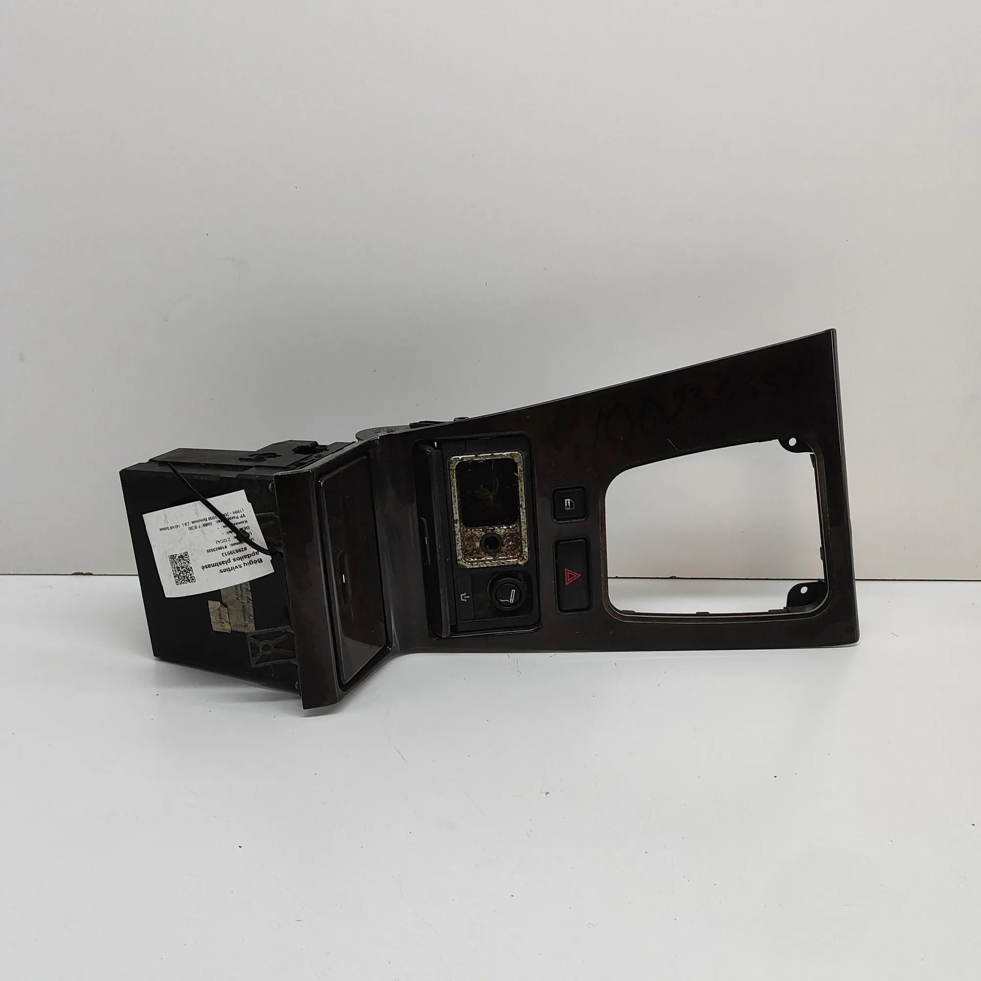 BMW 7 (E38) Centre console trim Centre console trim — BMW 7 (E38) (1994-2001) —...