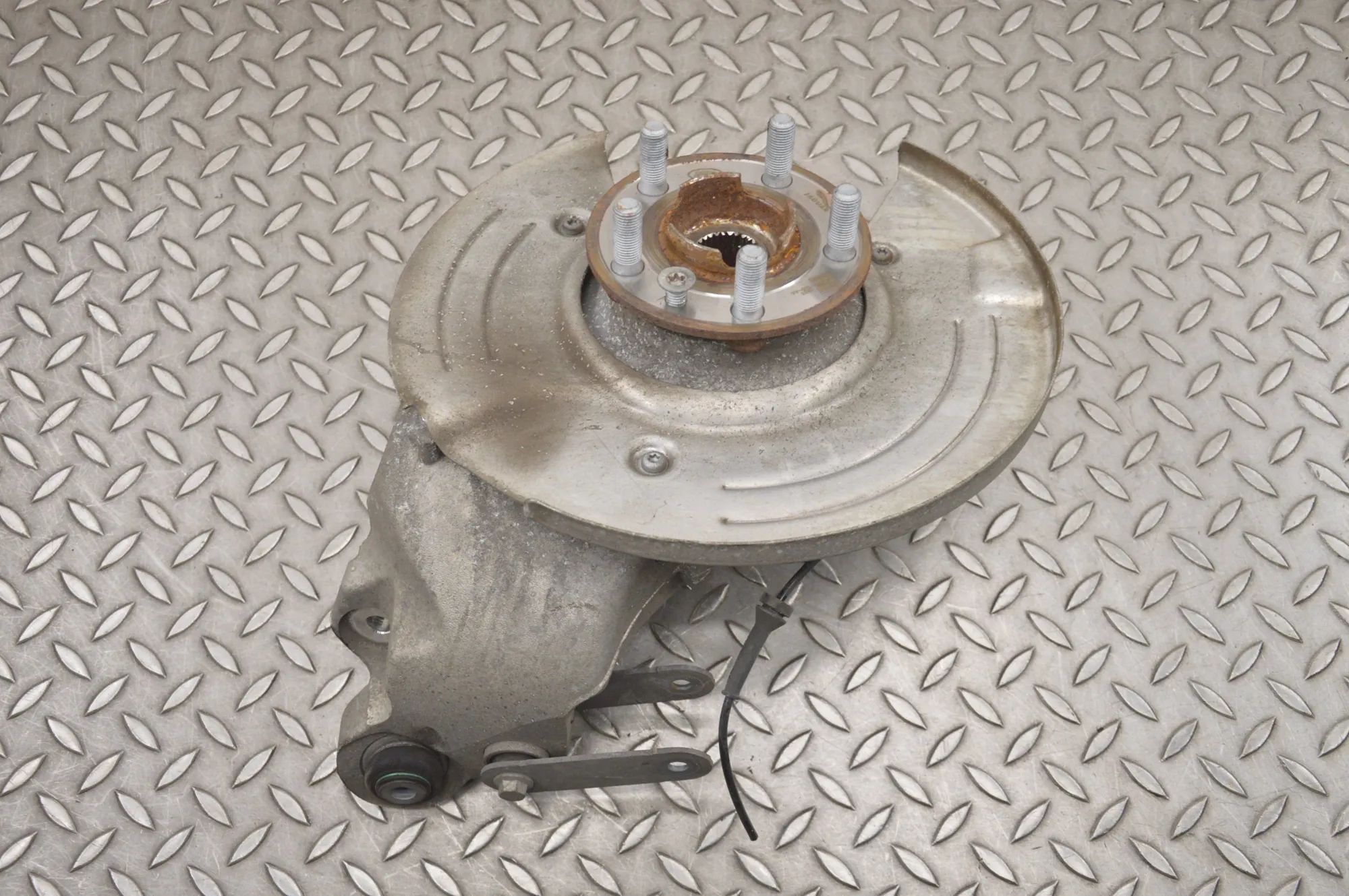 Land Rover Range Rover Velar Rear Right Wheel Hub Rear Right Wheel Hub — LAND ROVER RANGE ROVER V...