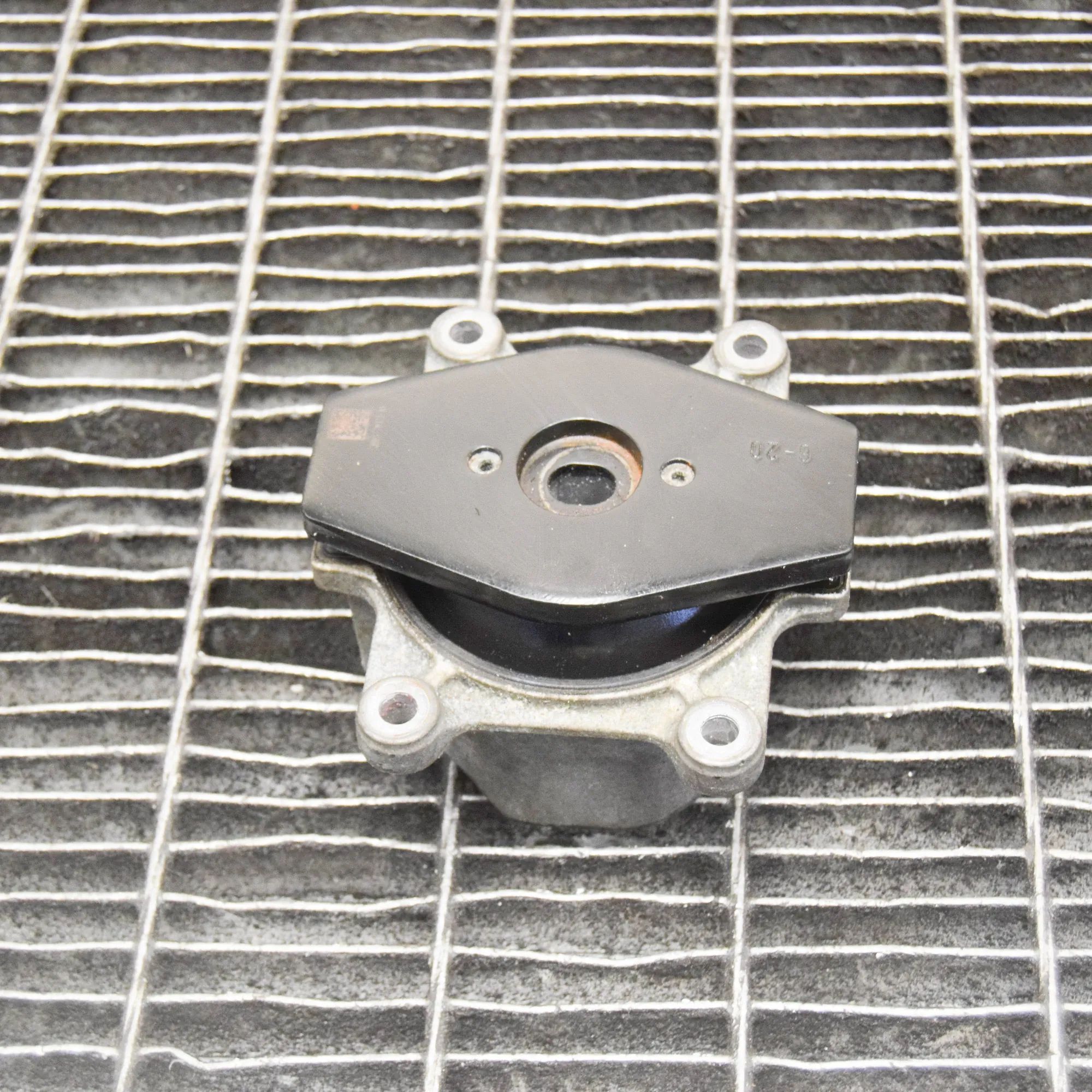 Jaguar I-Pace Left Side Engine Mount Left Side Engine Mount — JAGUAR I-PACE (X590) (...