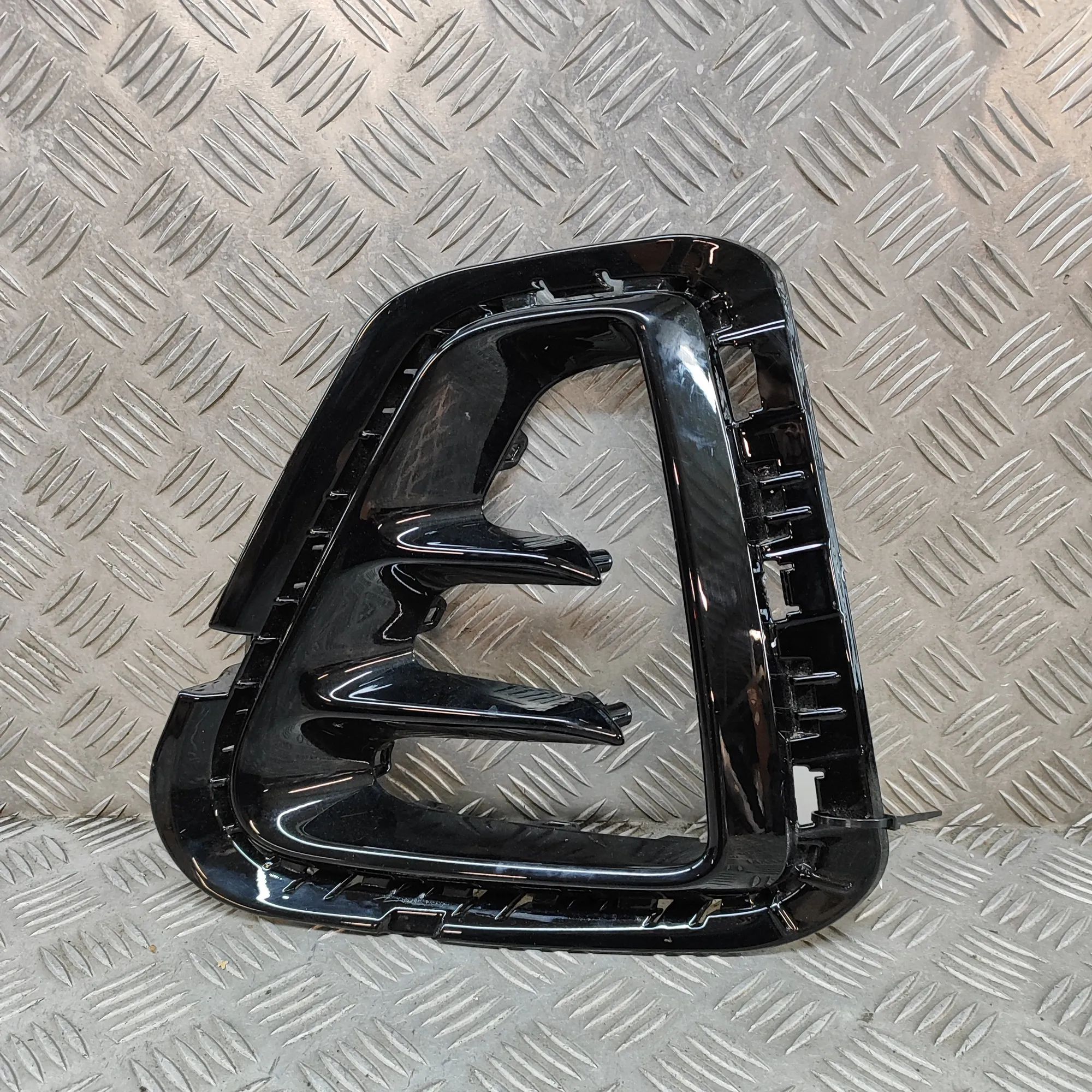 Kia Stonic Front Right Grill Front Right Grill — KIA STONIC (YB) (2017-...) ...