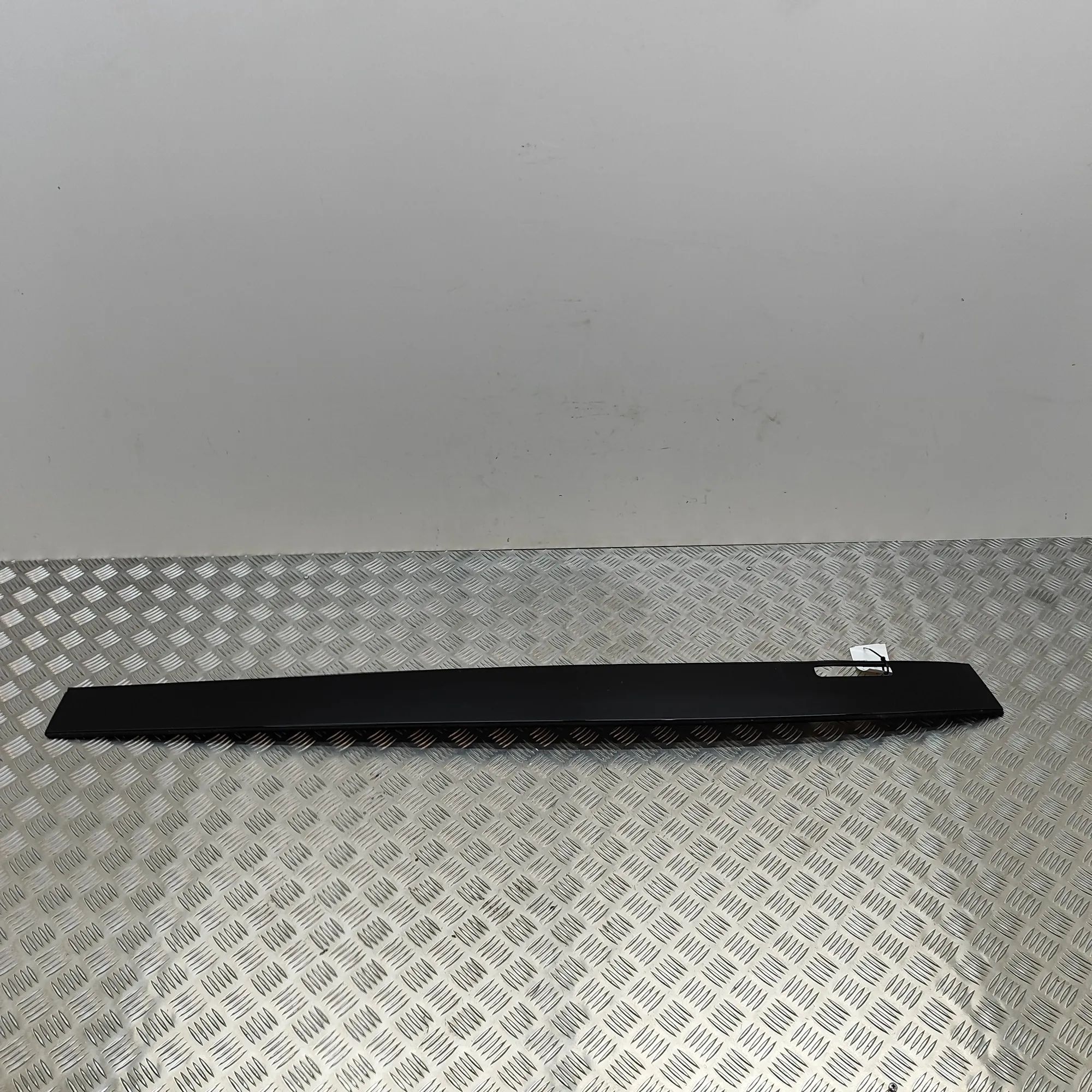 Mercedes-Benz GL / GLS (X166) Left Side Roof Strip Trim Left Side Roof Strip Trim — MERCEDES BENZ GLS (...