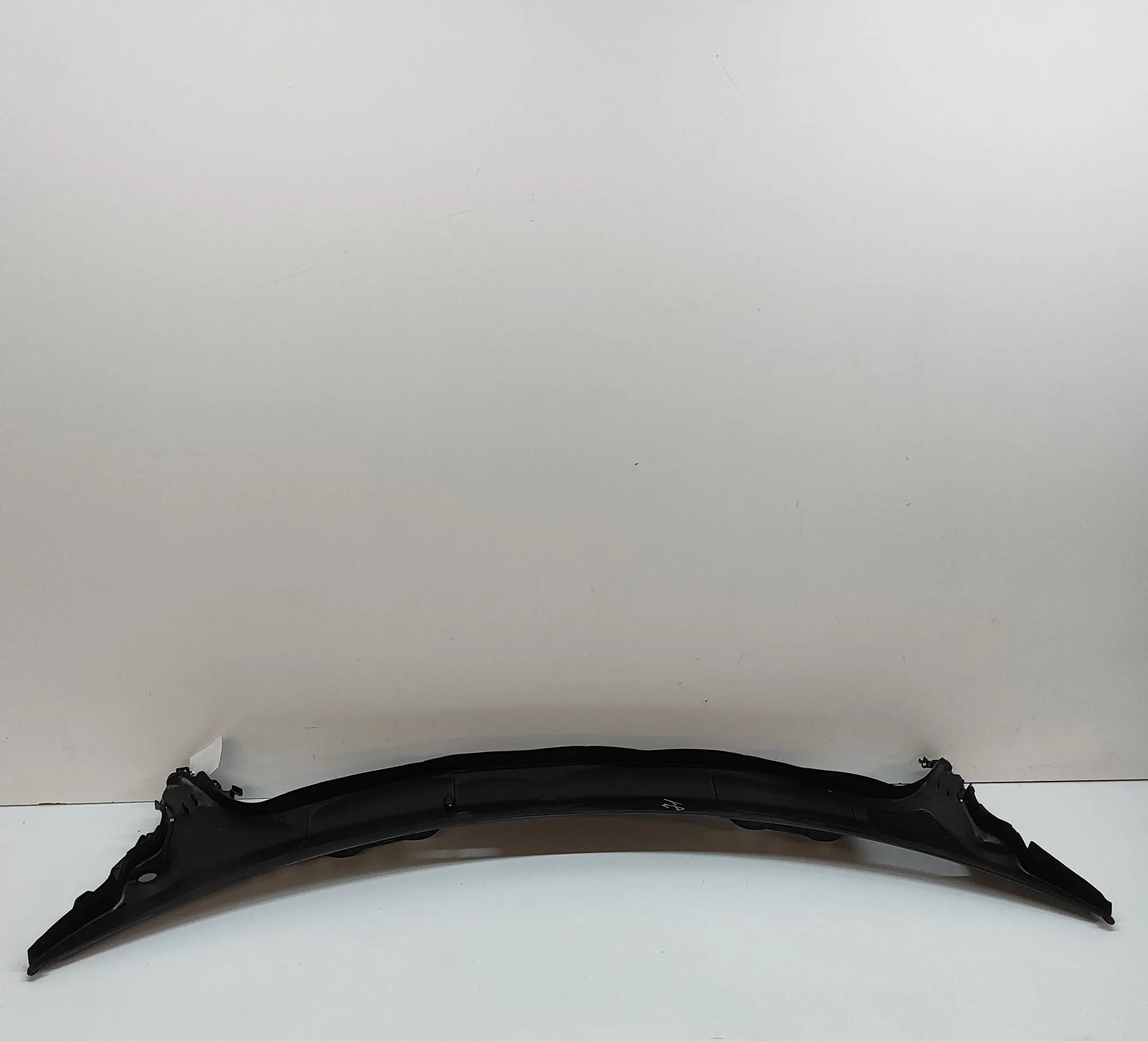 Jaguar I-Pace Front Wiper Cowl Trim Front Wiper Cowl Trim — JAGUAR I-PACE (X590) (2...
