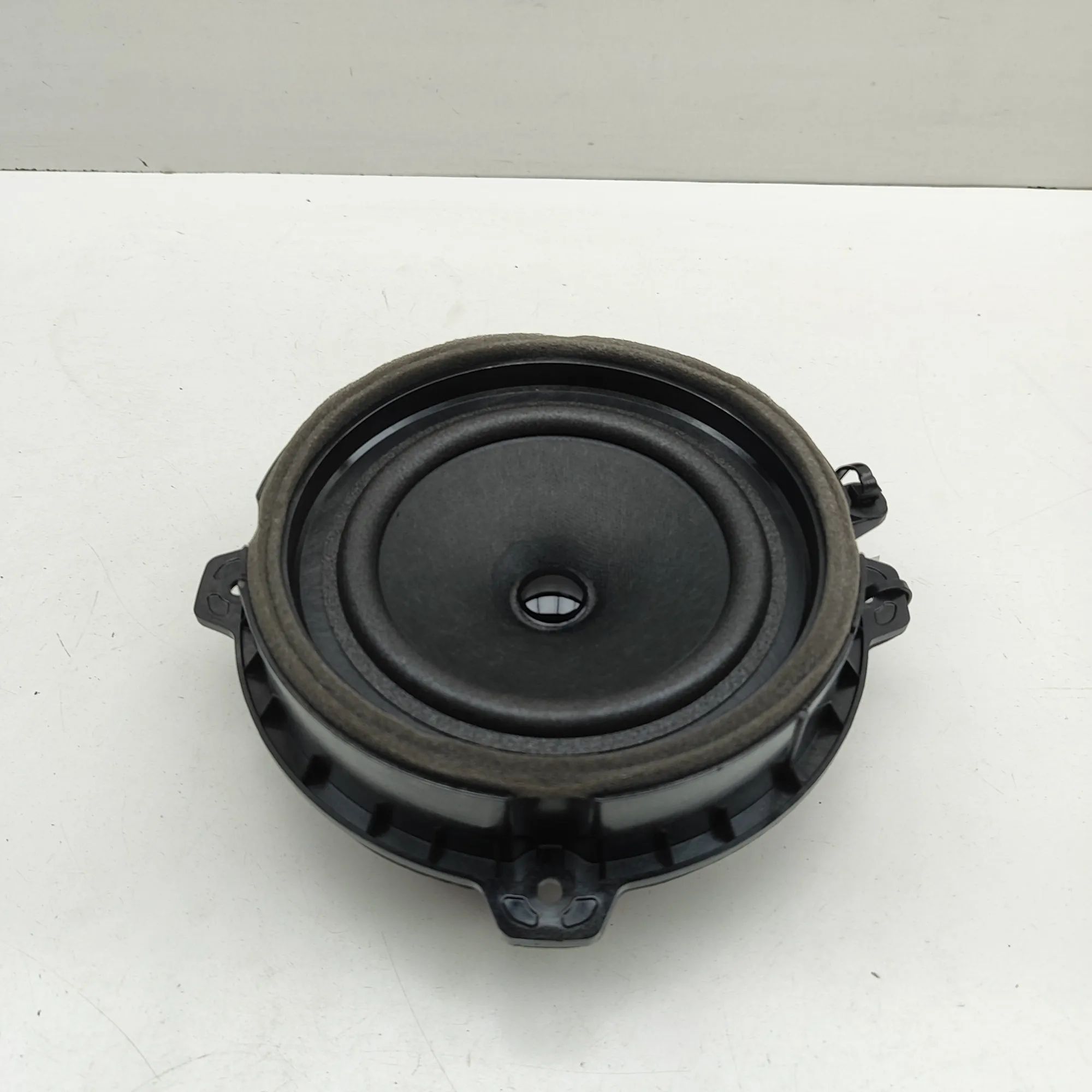 Kia Sportage Rear Left Door Speaker Rear Left Door Speaker — KIA SPORTAGE (V NQ5) (...