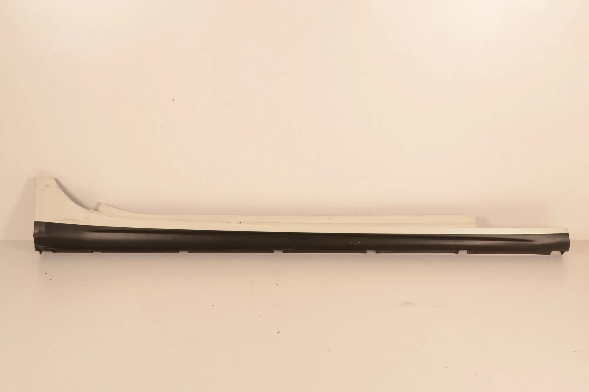 Maserati Ghibli Right Side Plastic Sideskirt Cover Right Side Plastic Sideskirt Cover — MASERATI G...