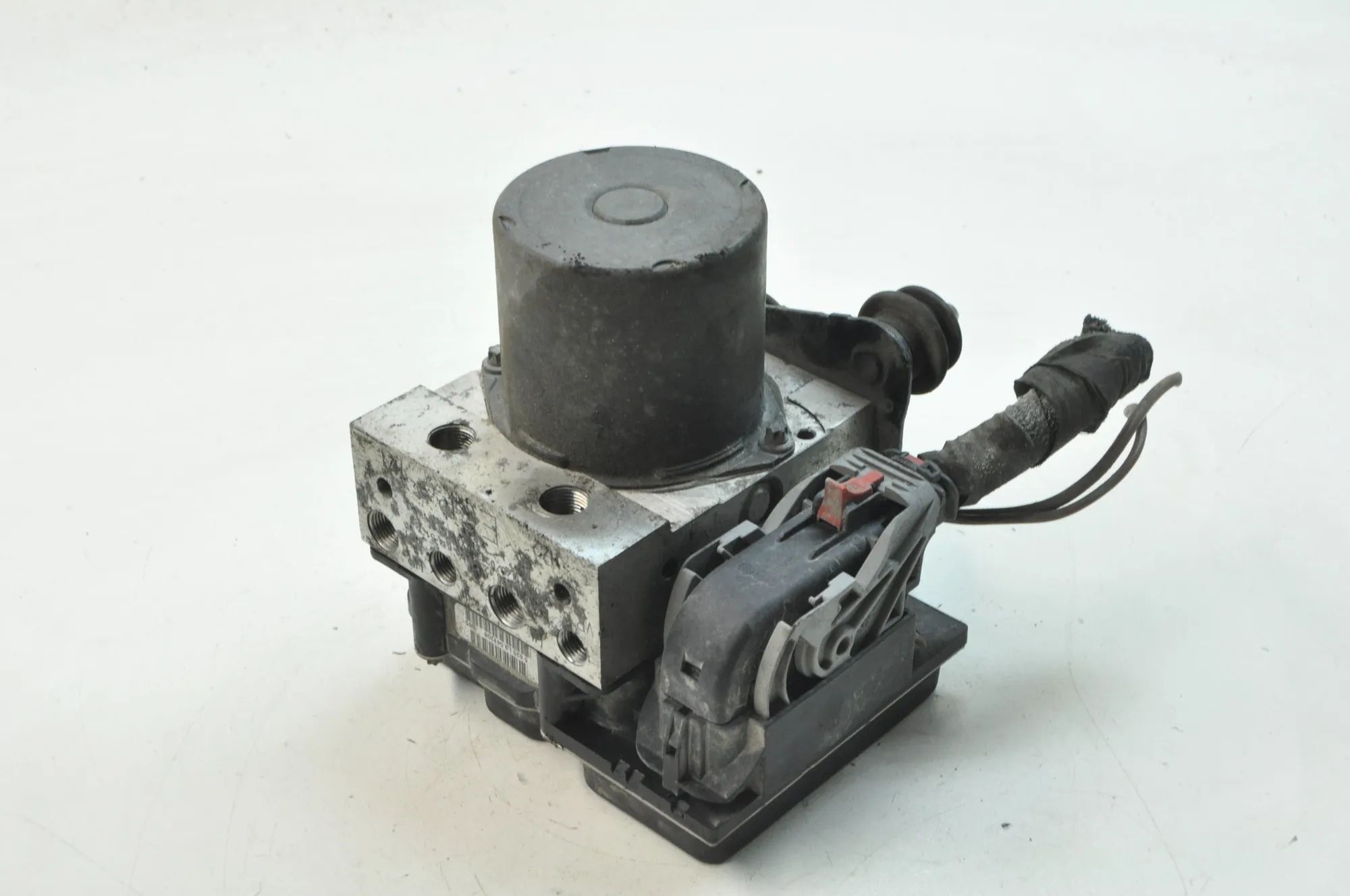 Audi Q5 (8R) ABS Hydraulipumppu ABS Pump — AUDI Q5 (8R) (2008-2017) — 8R0907379...
