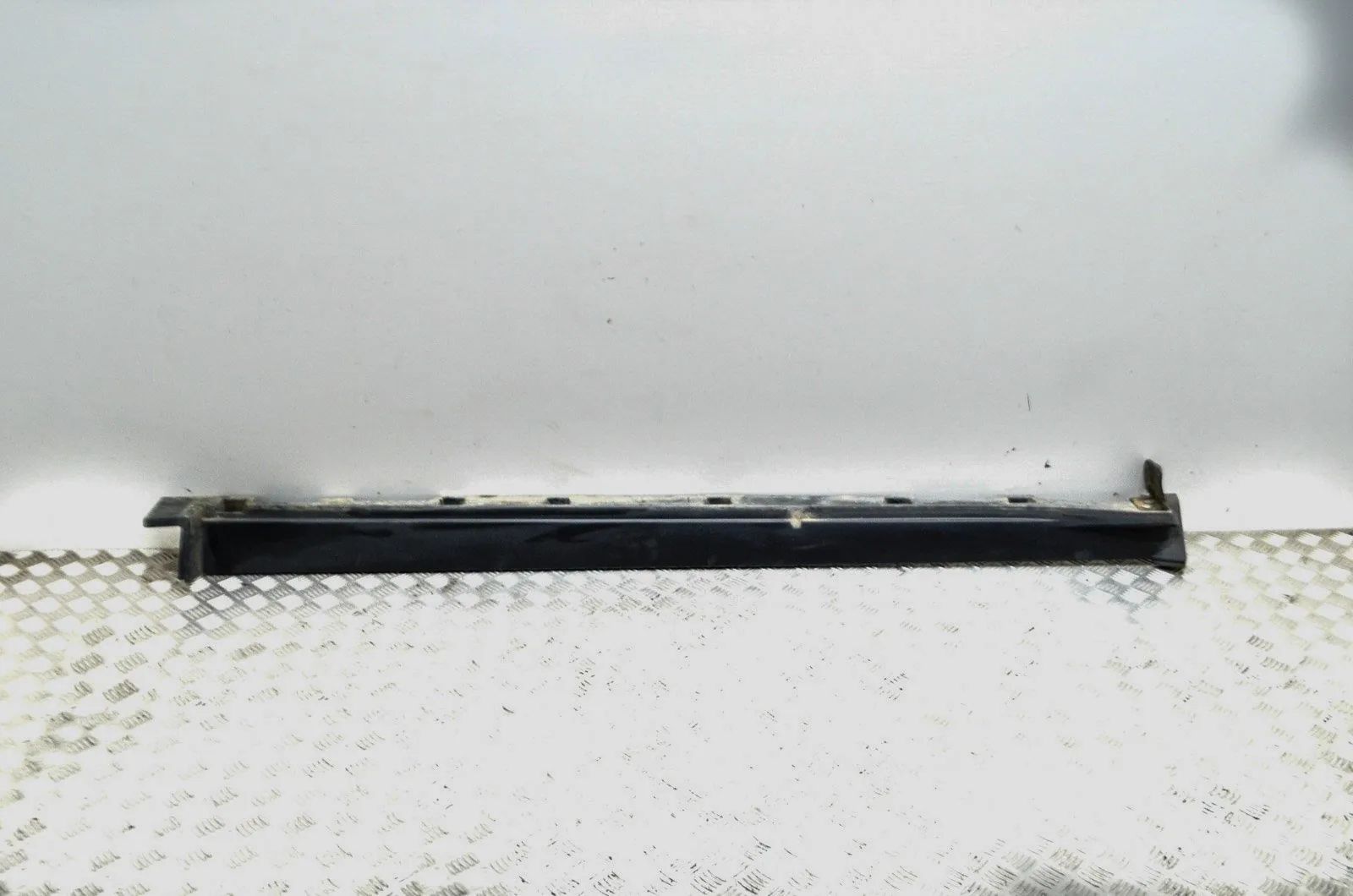 Jaguar E-Pace Right Side Plastic Sideskirt Cover