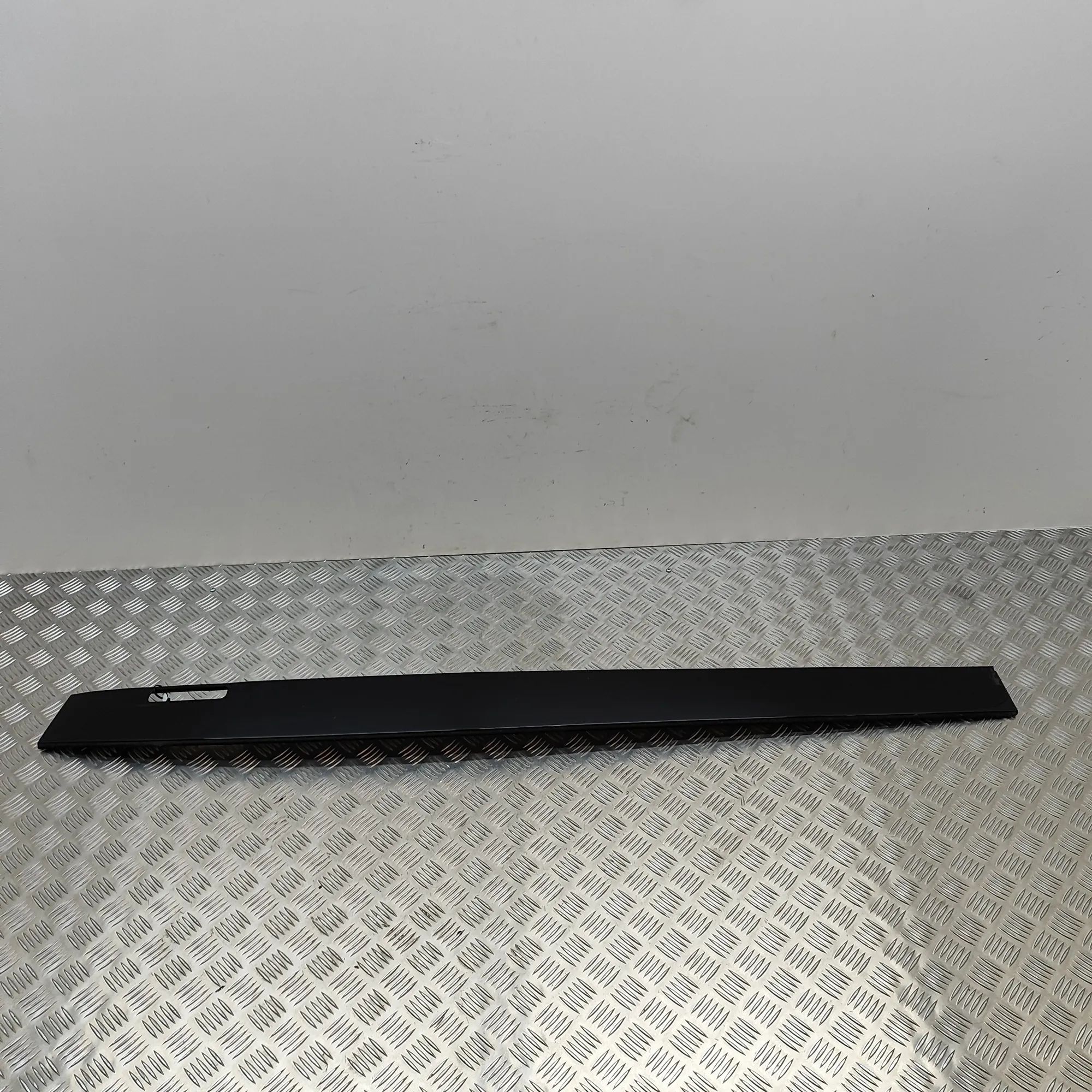 Mercedes-Benz GL / GLS (X166) Right Side Roof Strip Trim Right Side Roof Strip Trim — MERCEDES BENZ GLS ...
